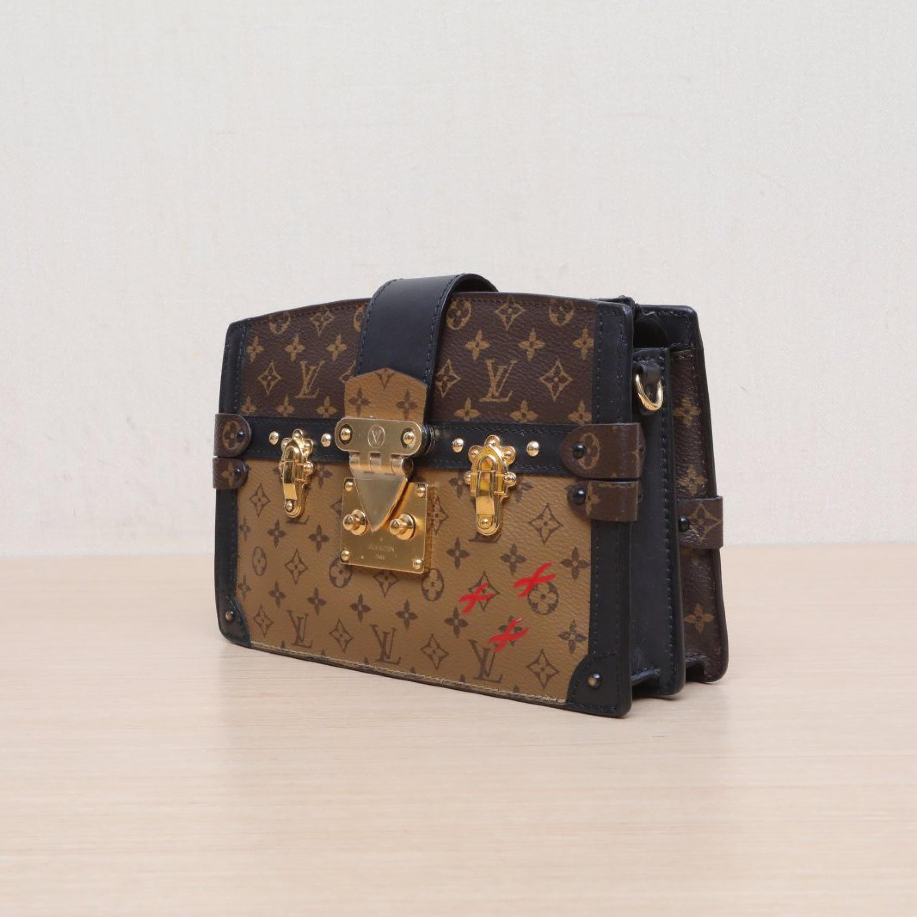 Louis Vuitton Louis Vuitton Trunk Clutch Soft Box Bag Colorblock PVC Chip
shoulder straps ALC3140