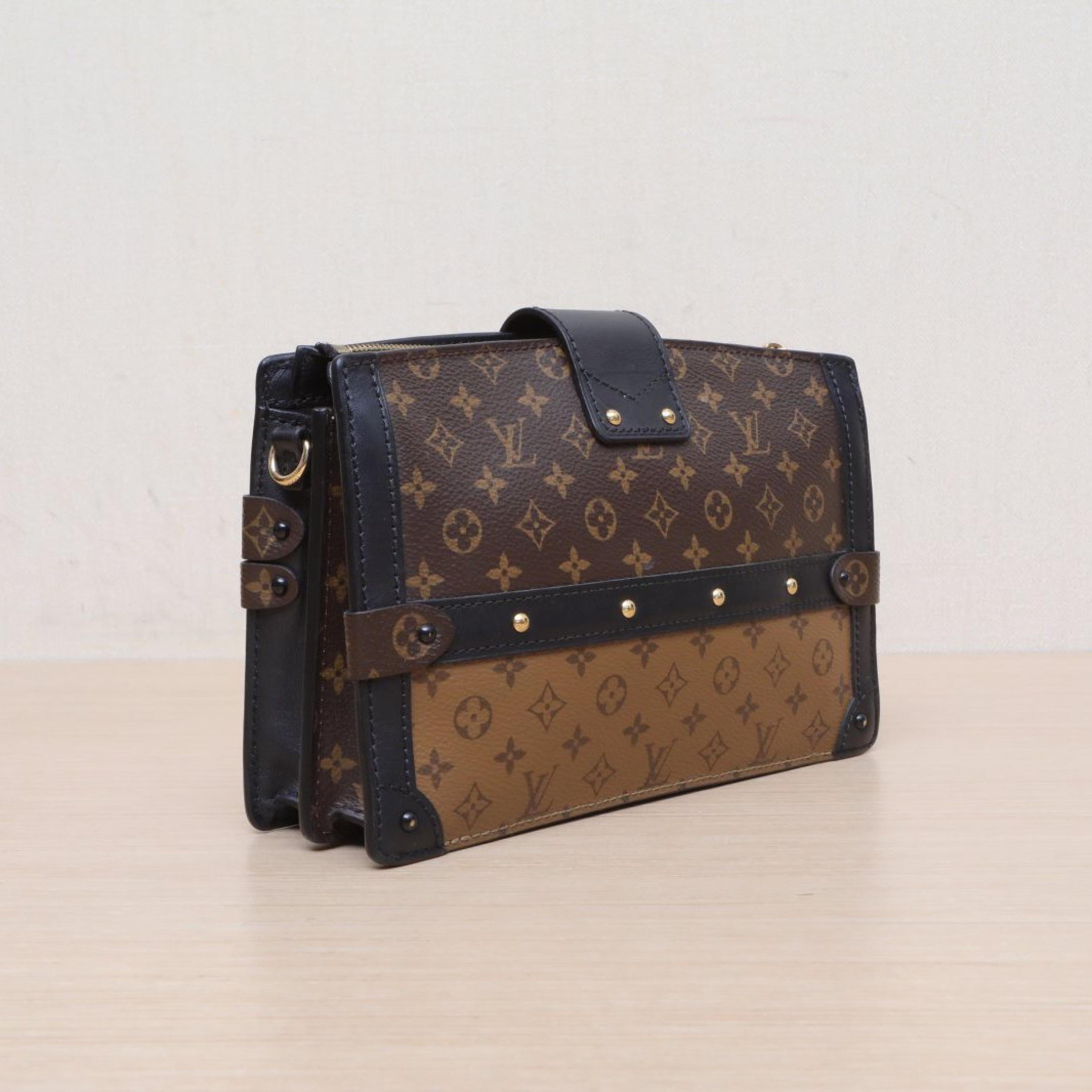 Louis Vuitton Louis Vuitton Trunk Clutch Soft Box Bag Colorblock PVC Chip
shoulder straps ALC3140