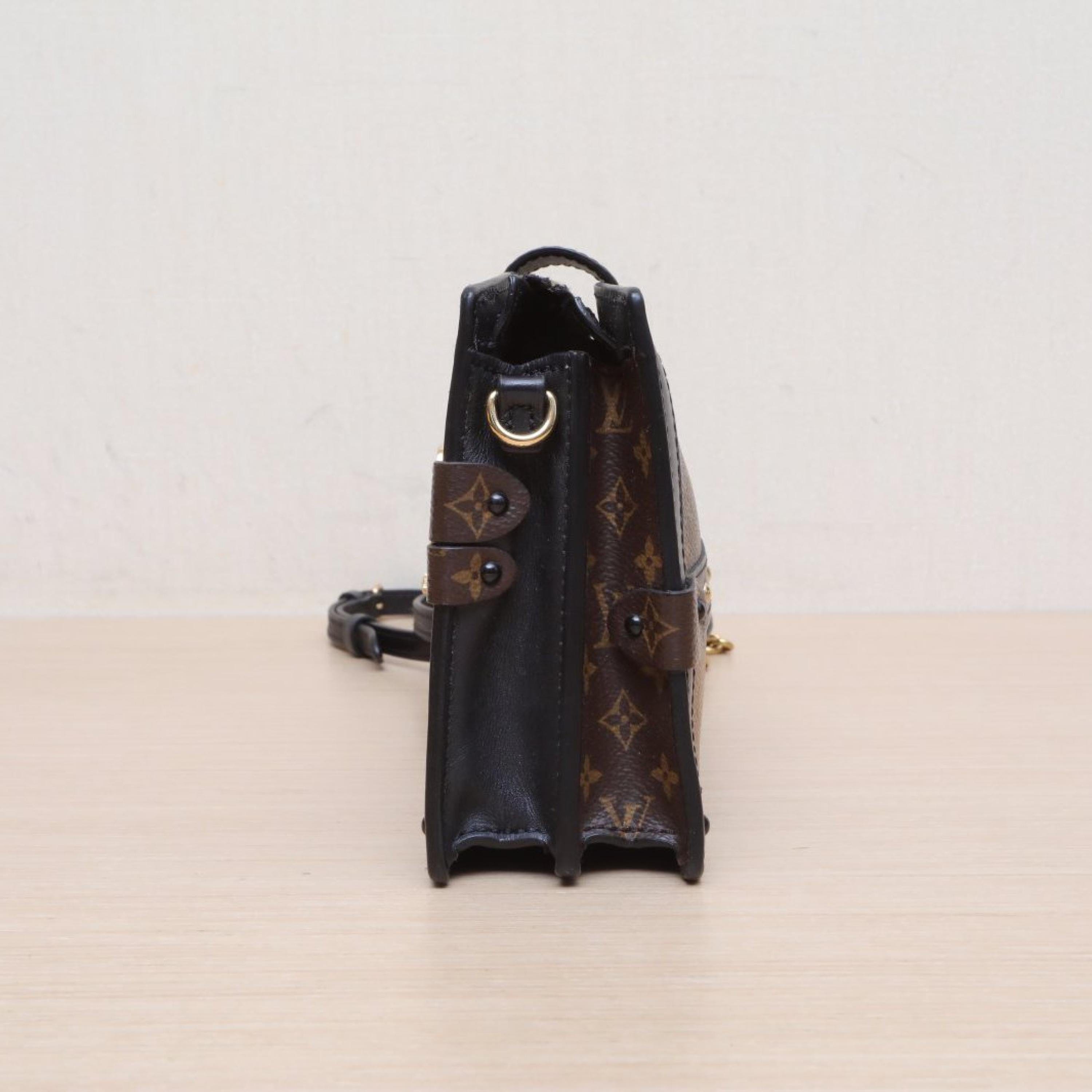 Louis Vuitton Louis Vuitton Trunk Clutch Soft Box Bag Colorblock PVC Chip
shoulder straps ALC3140