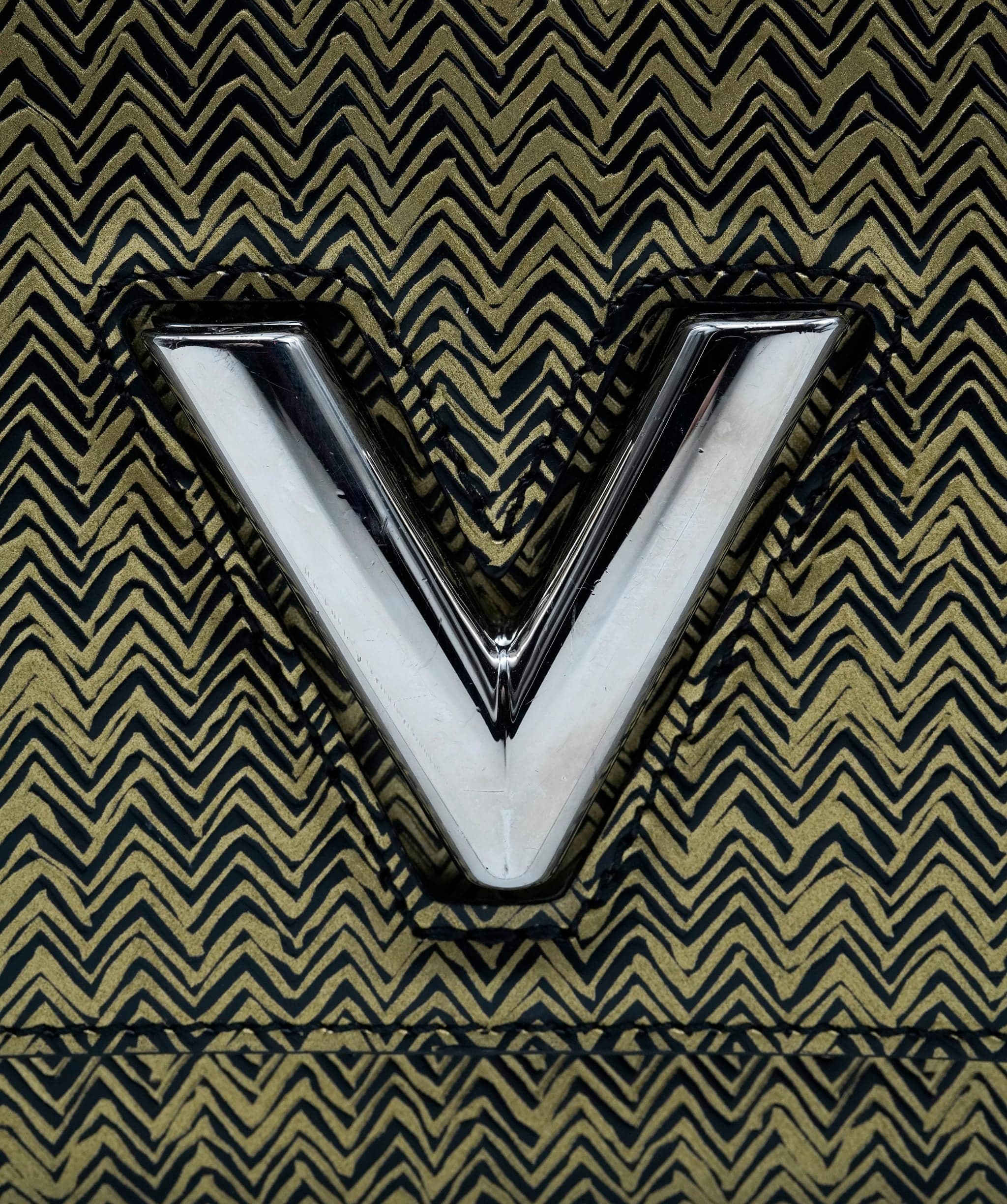 Louis Vuitton Louis Vuitton twist gold/black  AVC1888