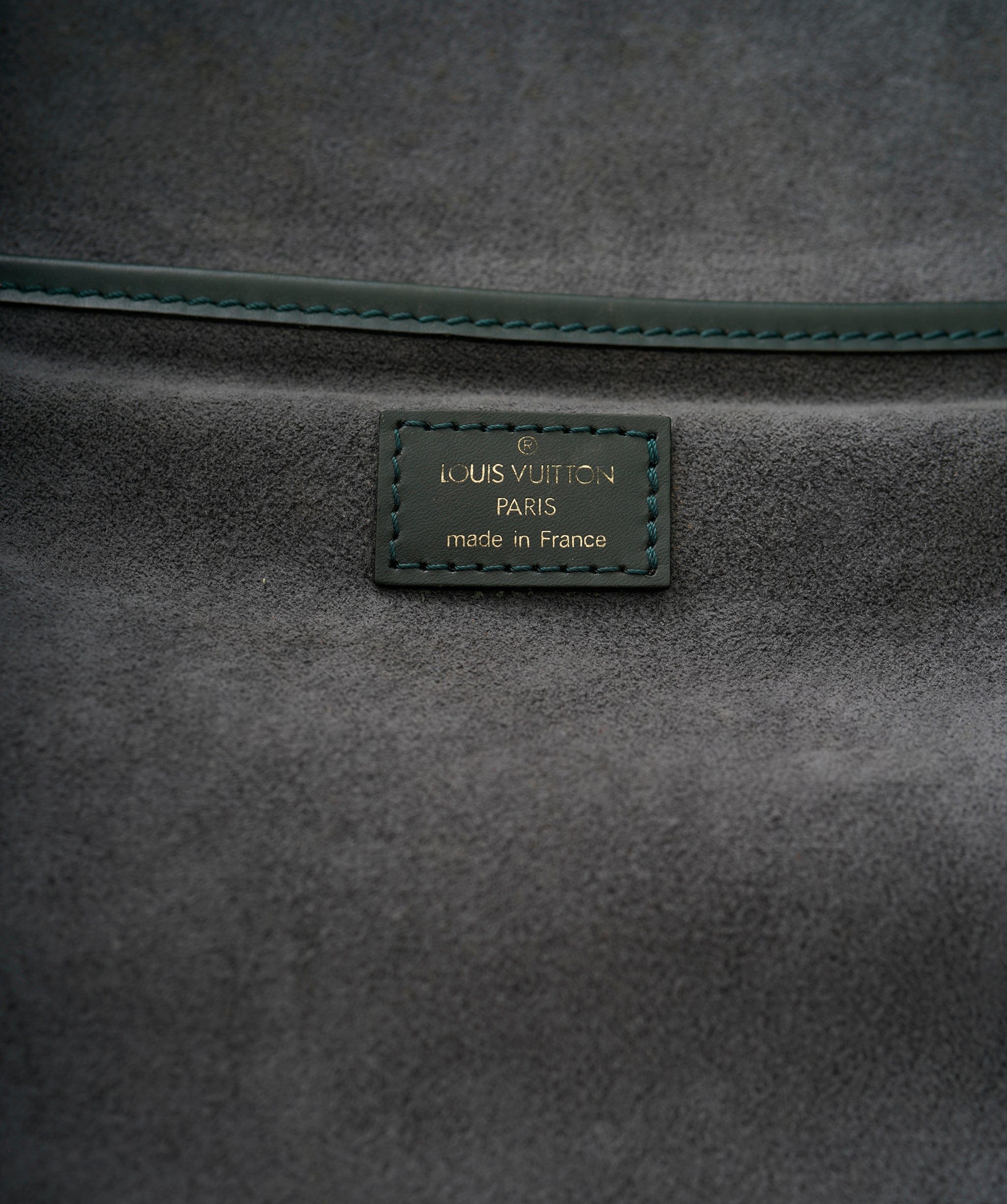 Louis Vuitton LV Green Taiga Leather Keepal Boston PM Bag 55cm - APC0002