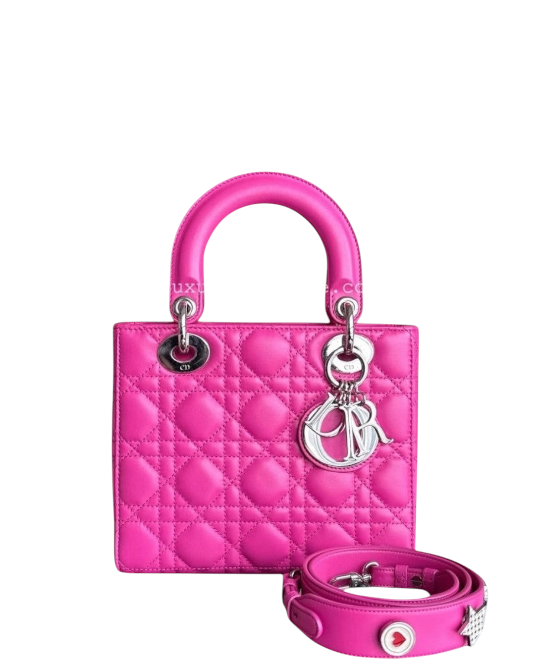Luxury Evermore 芭比粉色小羊皮 Lady Dior 手袋，配有经典藤格纹图案和银色金属配件，附带可拆卸肩带。