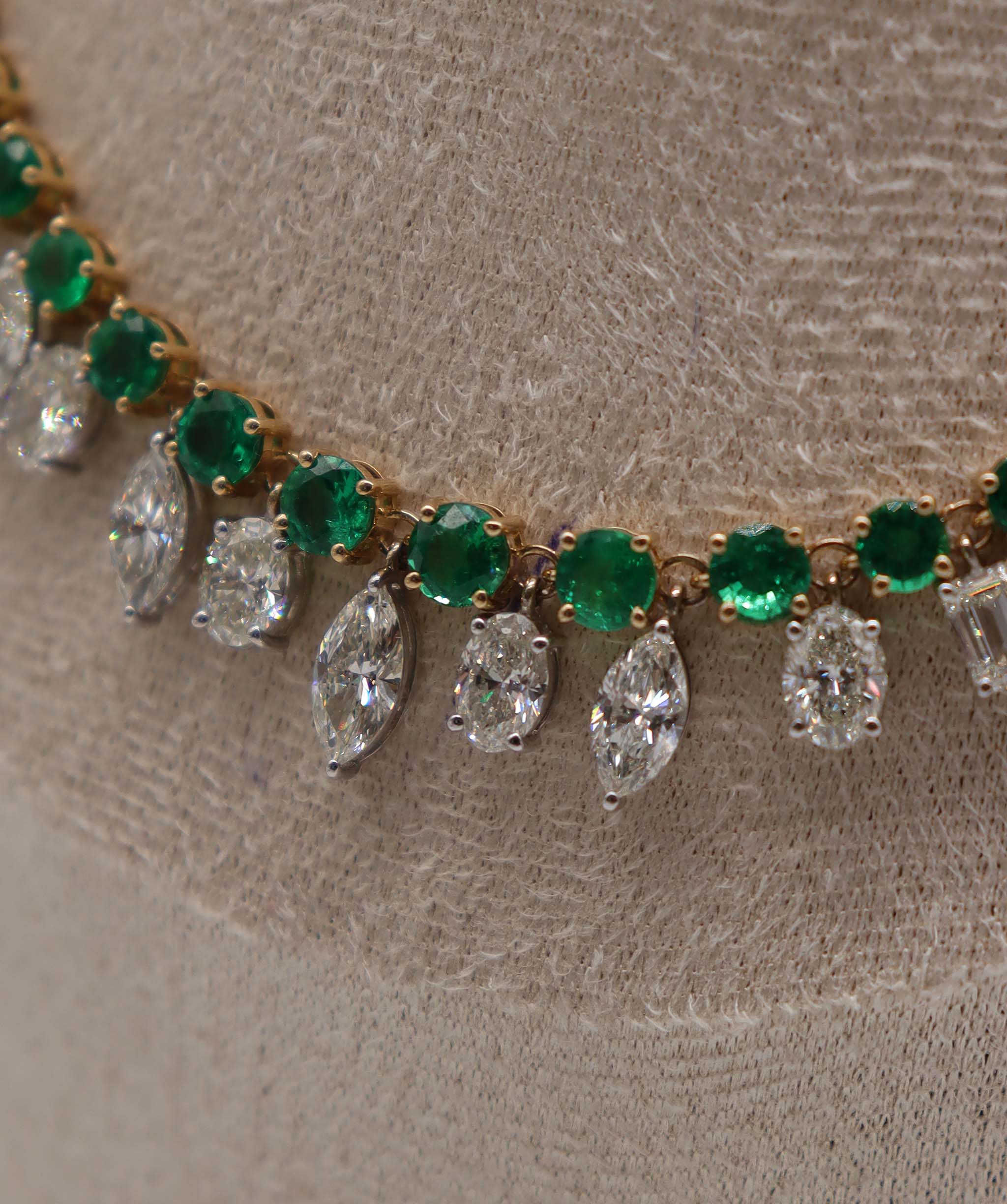 Luxury Promise 11.57ct Diamond and Emerald Necklace Yellow Gold P-E78K