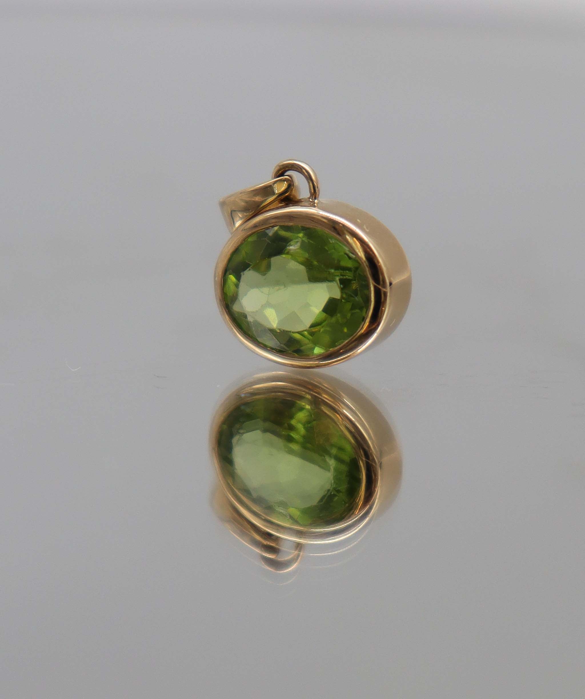 Luxury Promise 2 carat peridot bezel east west 18k dxbd0480c