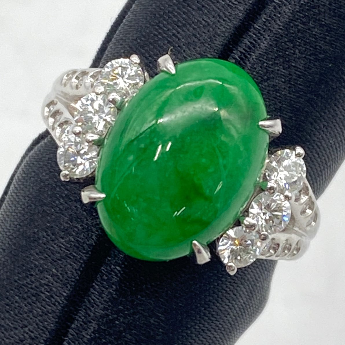 Luxury Promise 25-30693-0 PT900 Jadeite Ring DA 0.55 8.9g Center Hole Regular