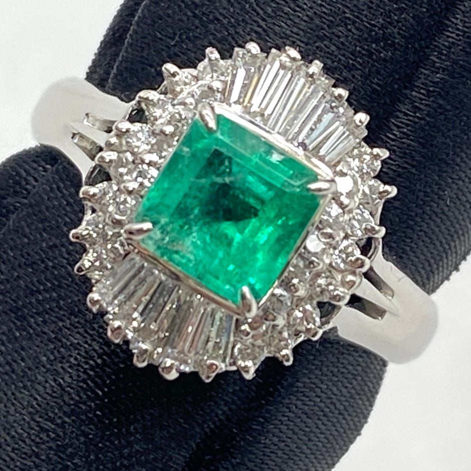 Luxury Promise 25-55227-0 PT900 Emerald Ring EM 0.89 DA 0.57 7.2g
