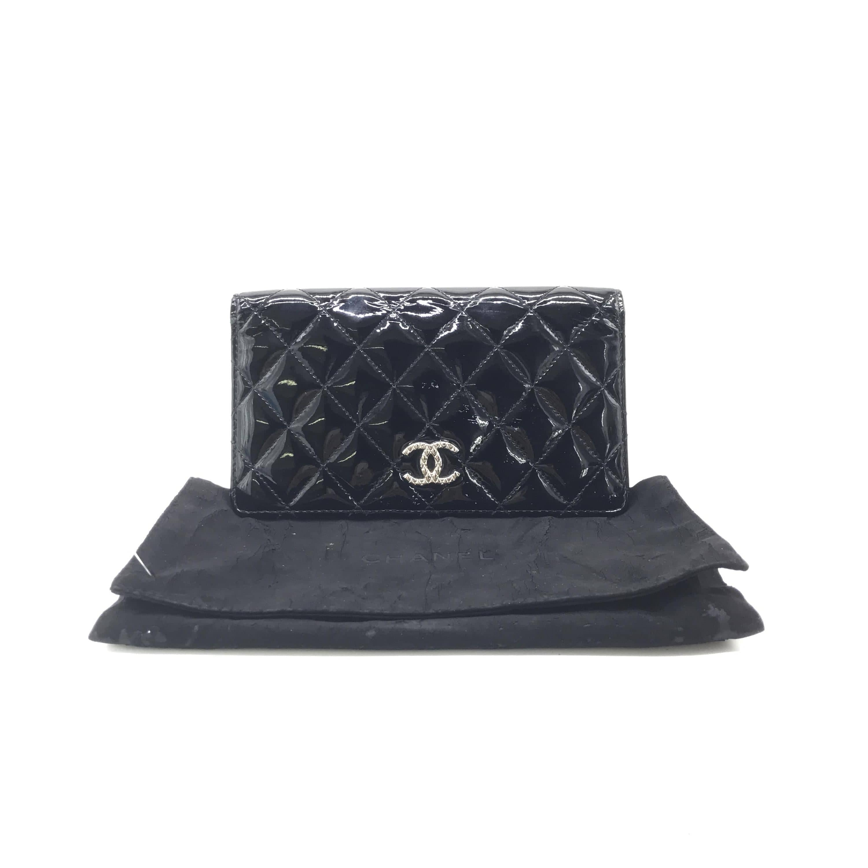 Luxury Promise Chanel Black Patent Quilted Wallet With Logo C290693