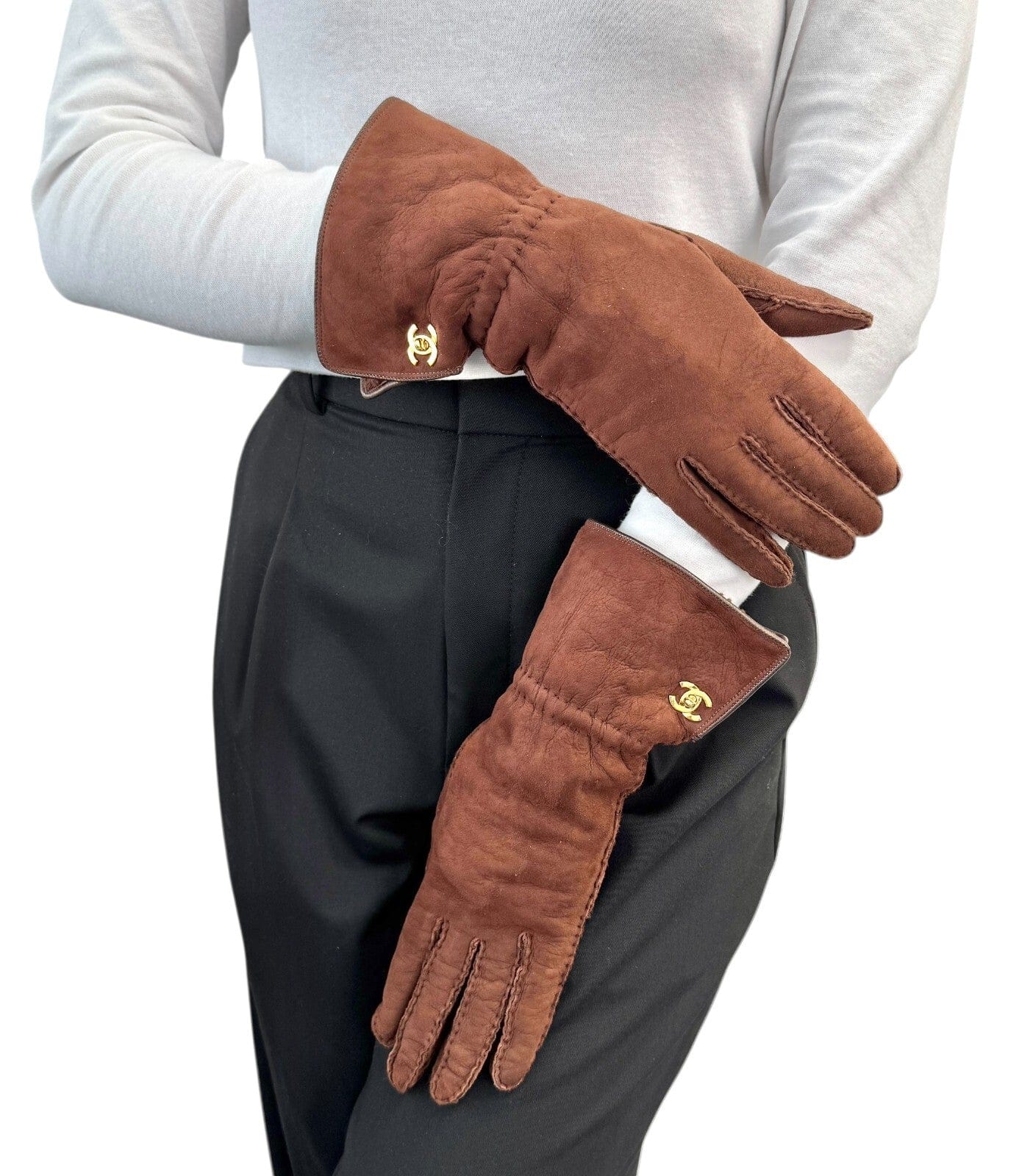 Luxury Promise CHANEL Vintage CC Logo Gloves #L Fashion Accessory Brown Gold Suede Leather