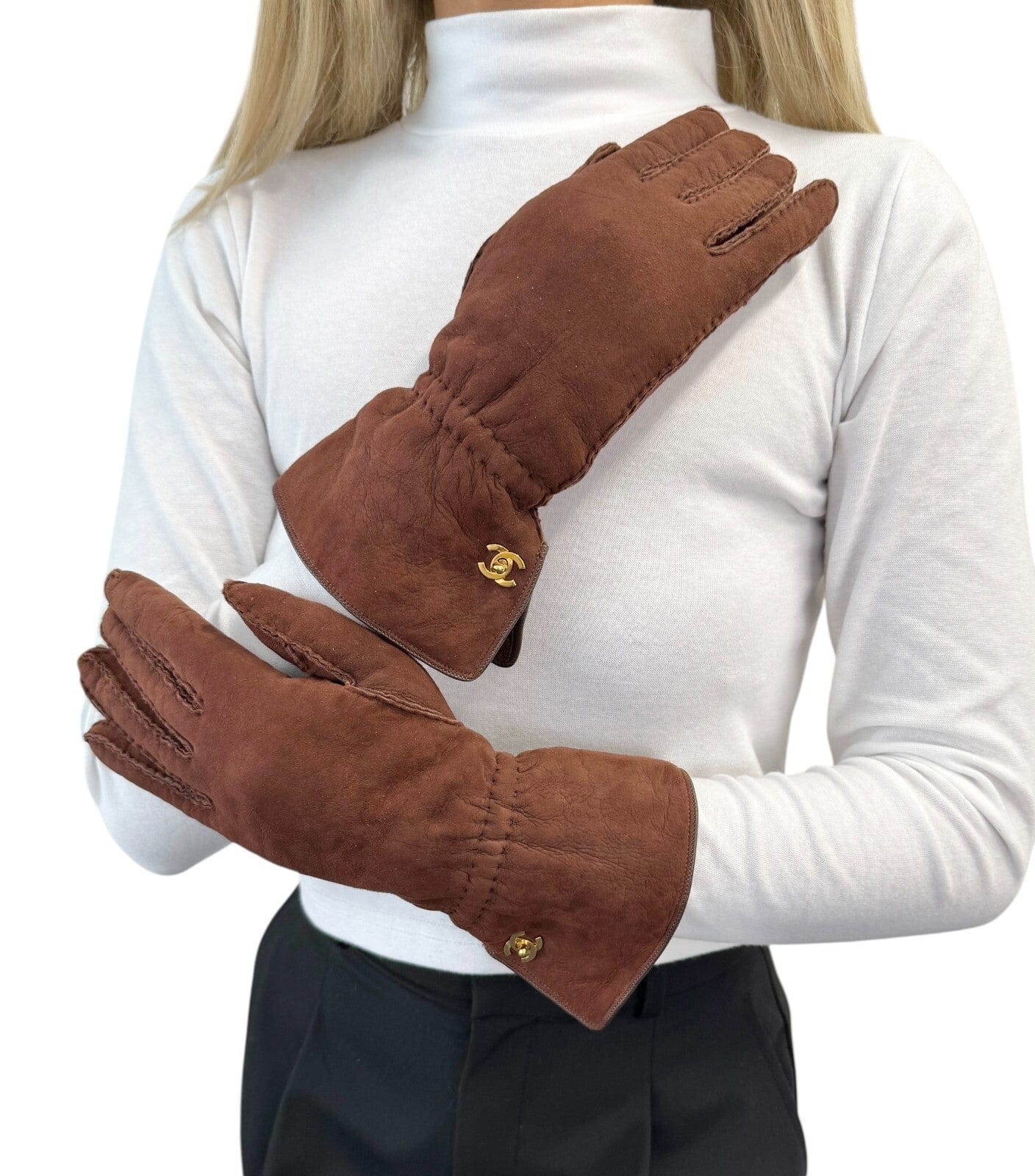 Luxury Promise CHANEL Vintage CC Logo Gloves #L Fashion Accessory Brown Gold Suede Leather