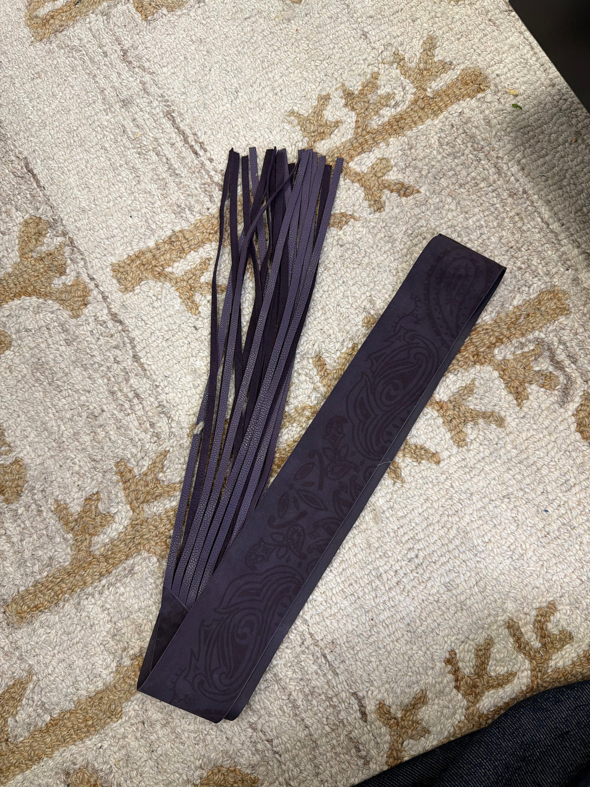 Luxury Promise Suede Fringe Twilly Rasin ALC4436