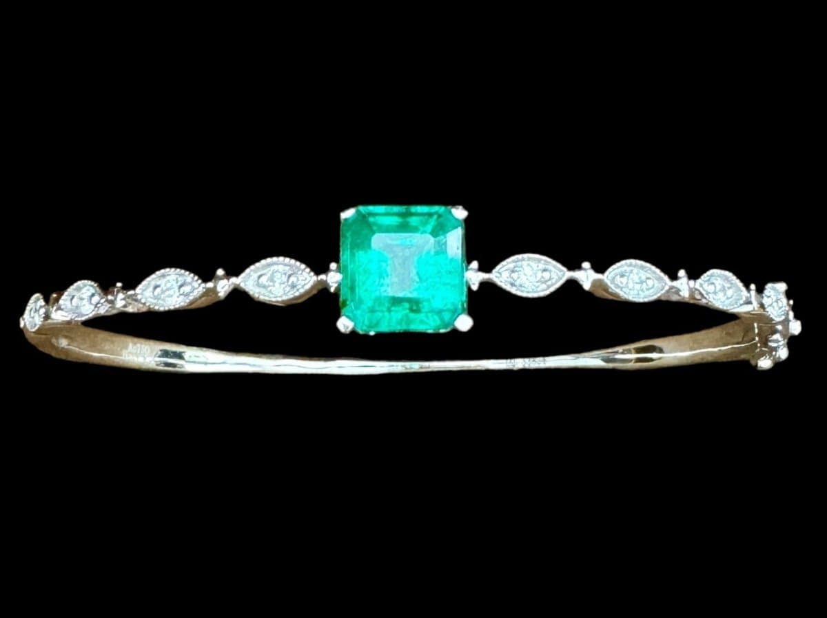"Colombian" Emerald & Diamond set in 18K White Gold Bangle