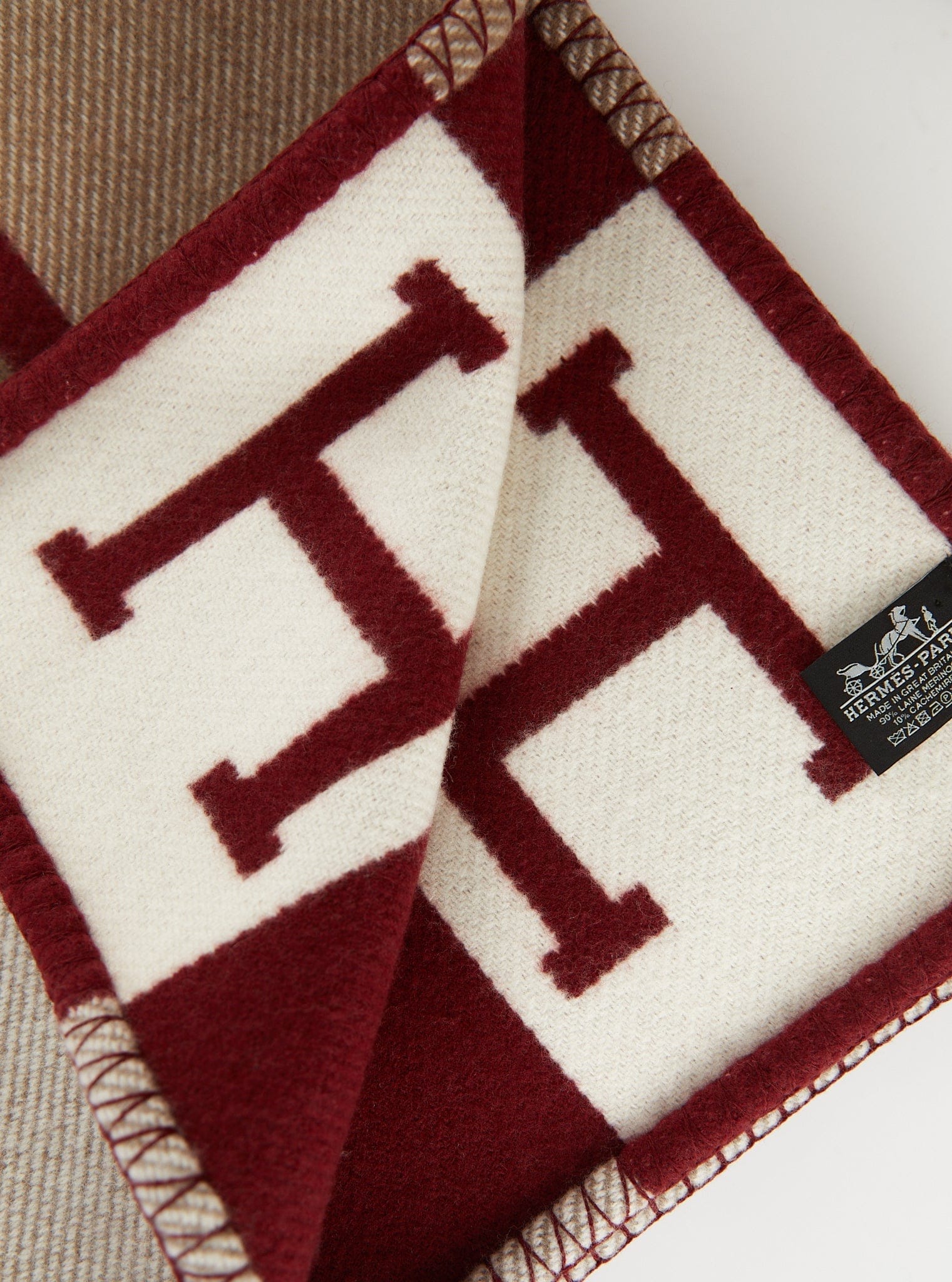 LUXURY PROMISE *HK LOCATED* HERMÈS AVALON III THROW BLANKET Rouge H & Ecru