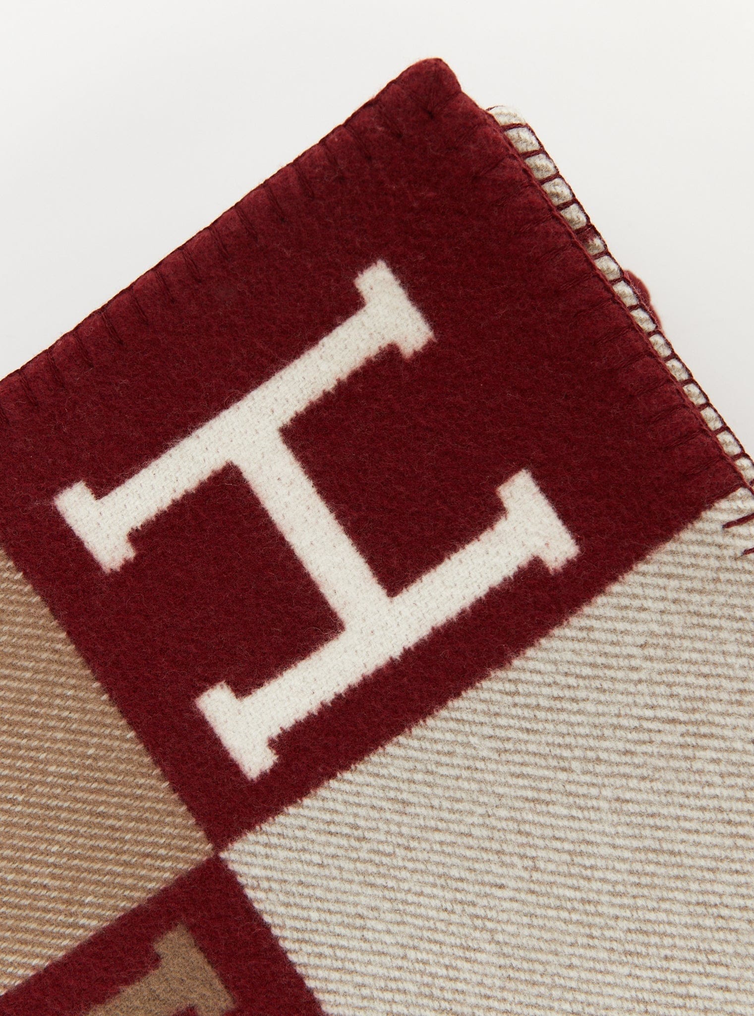 LUXURY PROMISE *HK LOCATED* HERMÈS AVALON III THROW BLANKET Rouge H & Ecru