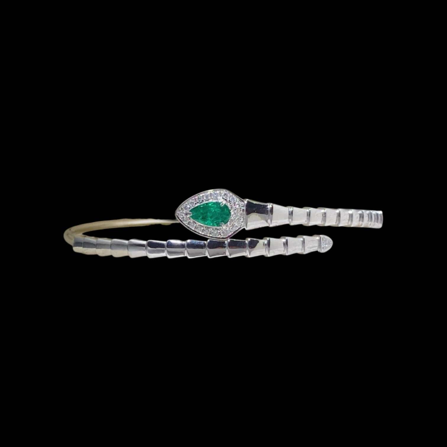 Luxury Promise 0.65ct Natural Verdant Green Emerald Stone Serpenti Bangle with 0.21ct Diamond set in 18K Gold HGL
