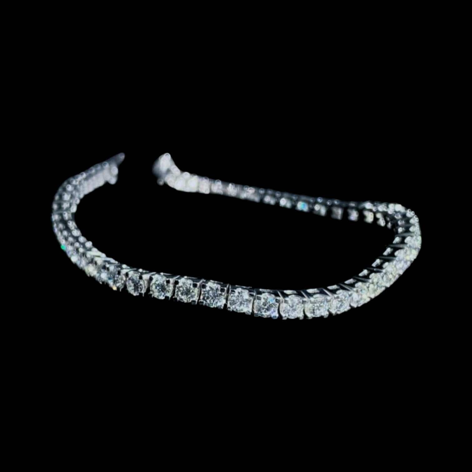 Luxury Promise 4.32ct White Diamond Tennis Bracelet set in 18K Gold - 17-18cm