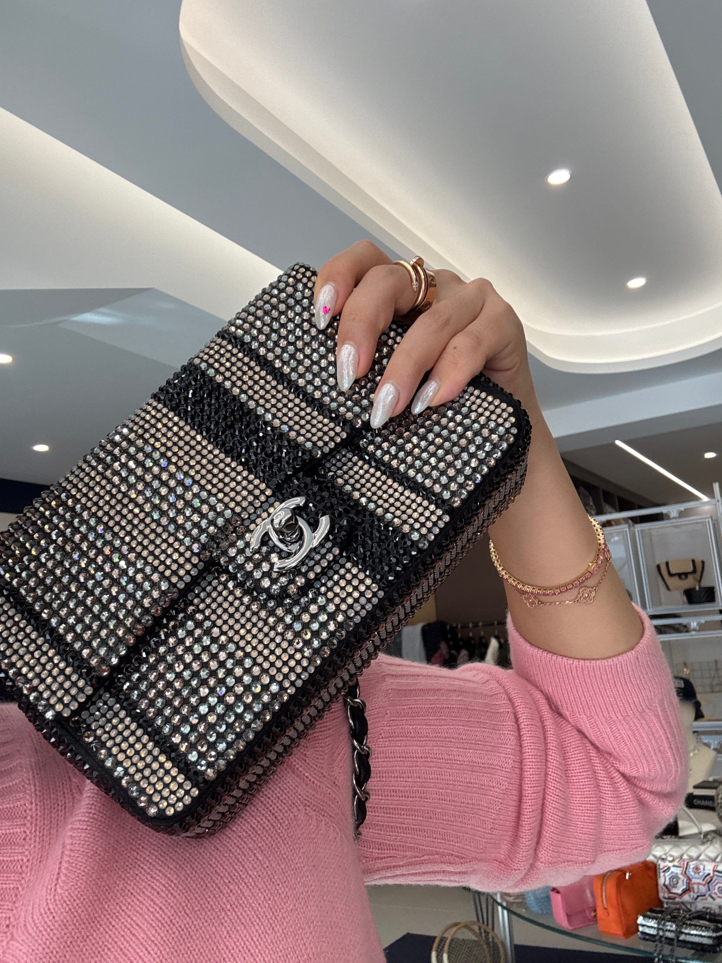 Luxury Promise CHANEL CRYSTAL AVCB1025