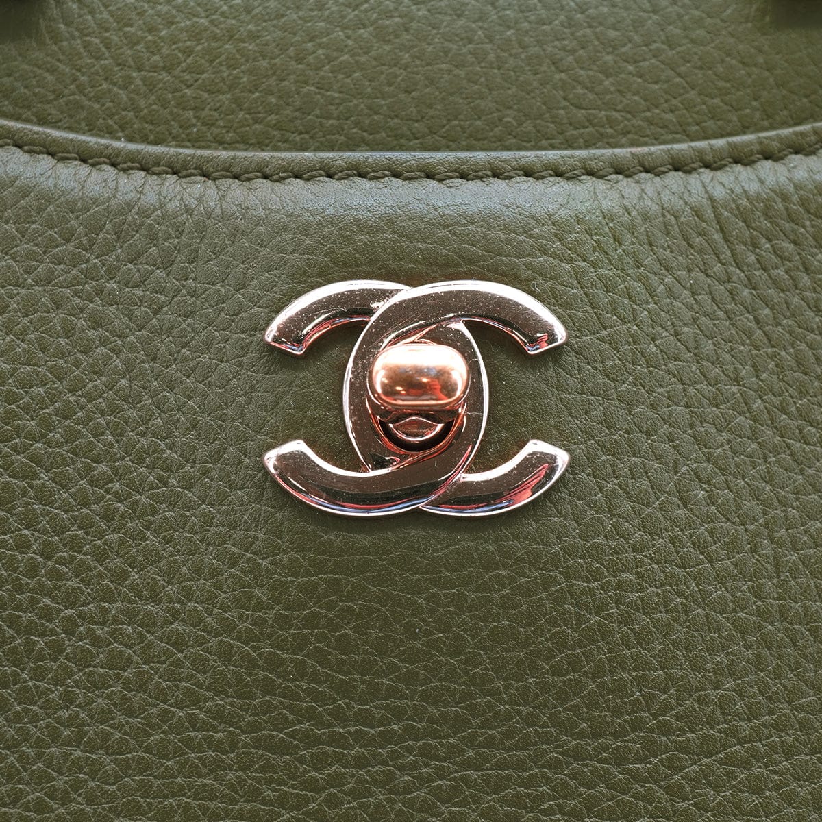 LUXURY PROMISE CHANEL NEO EXECUTIVE TOTE SHOULDER BAG GREEN LEATHER GOLD HARDWARE 90335588
