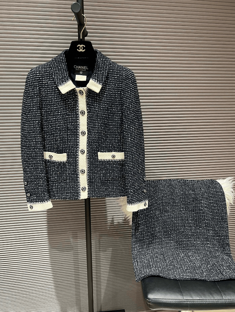 Luxury Promise CHANEL VINTAGE 1996 BLACKWHITE SET 42 FT101601