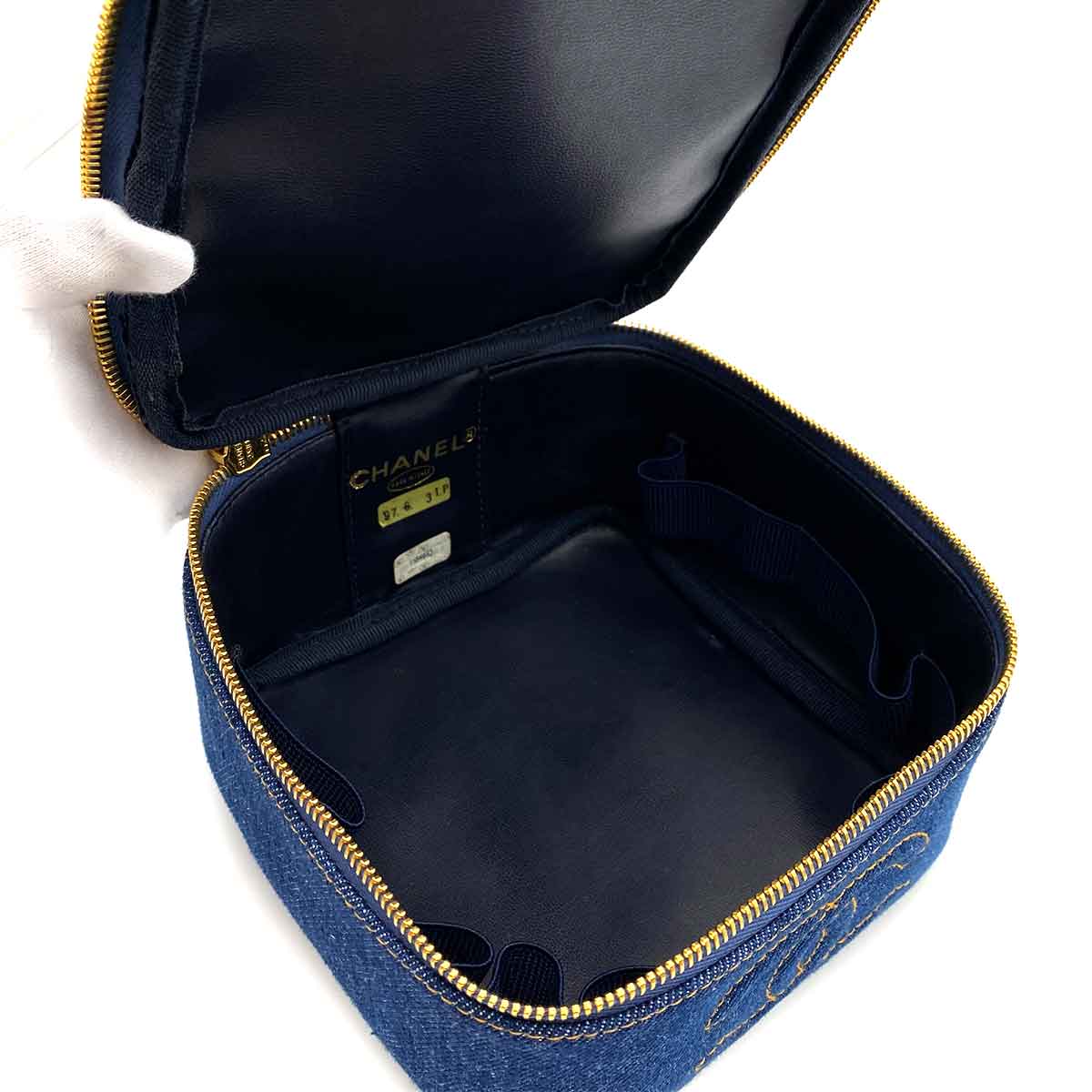 LUXURY PROMISE CHANEL VINTAGE VANITY HAND BAG BLUE DENIM 90233667