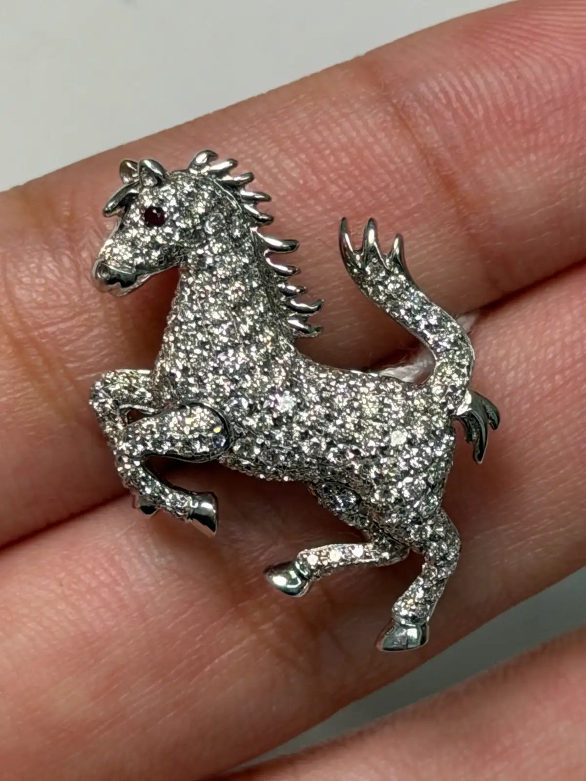 Luxury Promise Diamond Horse Broche in 18K - D0.94ct / R0.01ct 2872  JJC0434