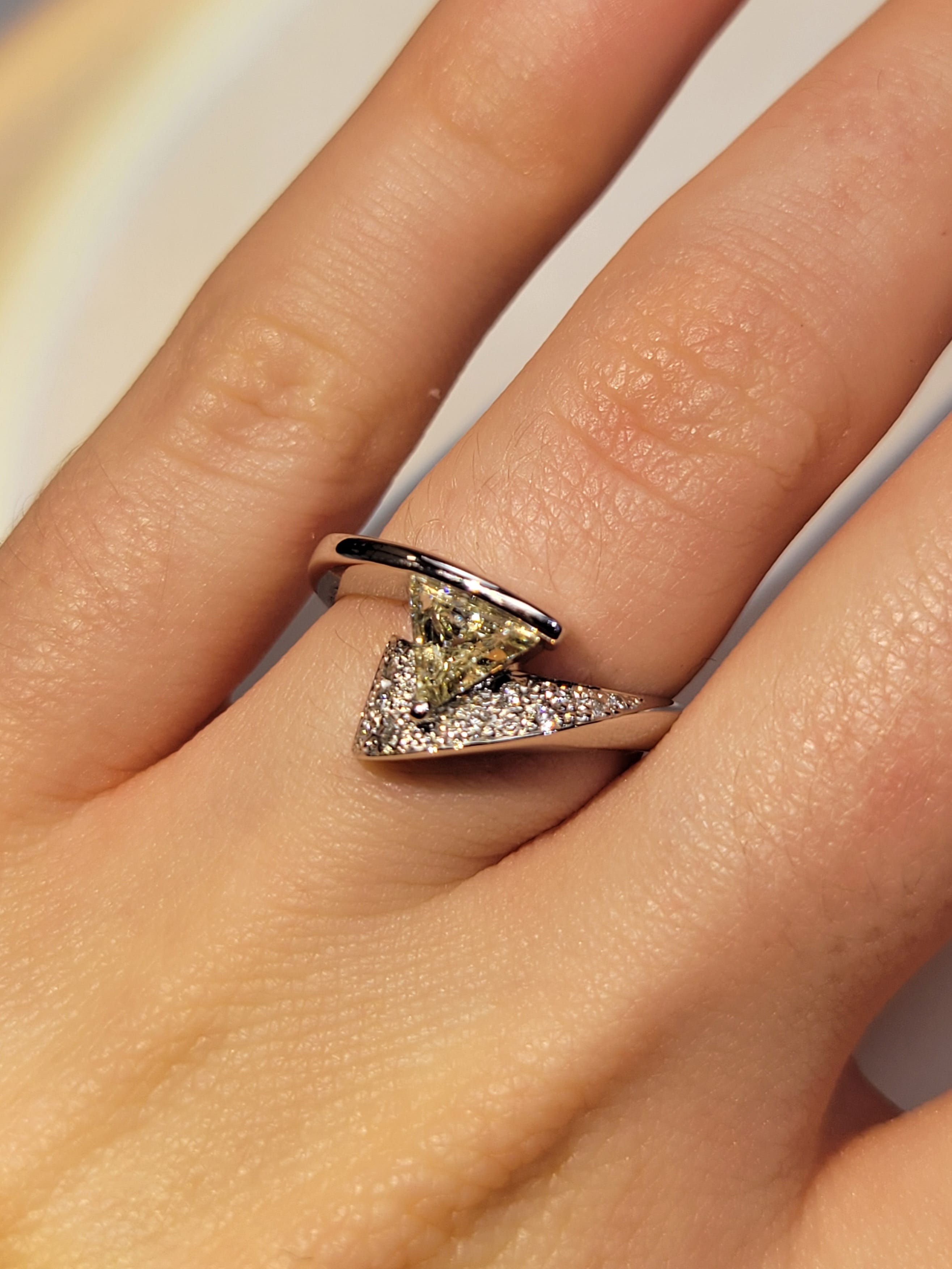 Luxury Promise Diamond Ring in Pt900 / D0.587ct - 0.09ct (7us) 3016 JJC0555