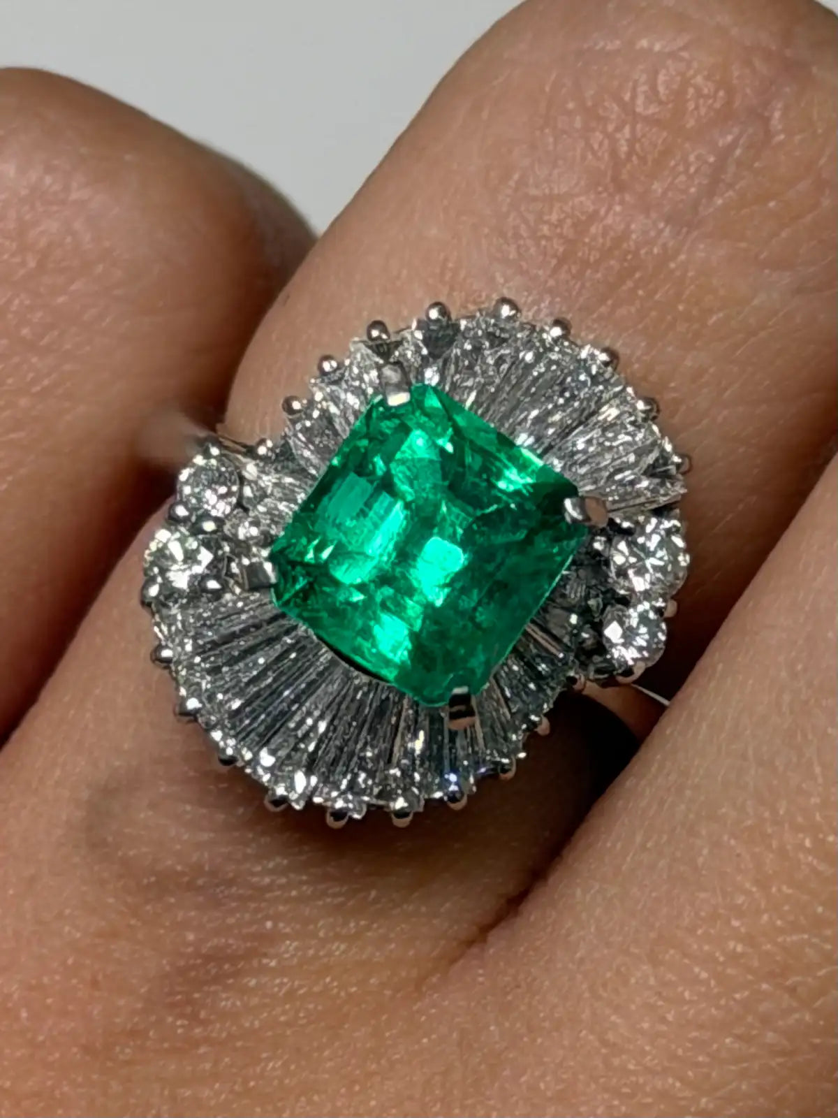 Luxury Promise Emerald Ballerina Ring in Pt900 - E2.02ct / D1.36ct 3567 JJC0417