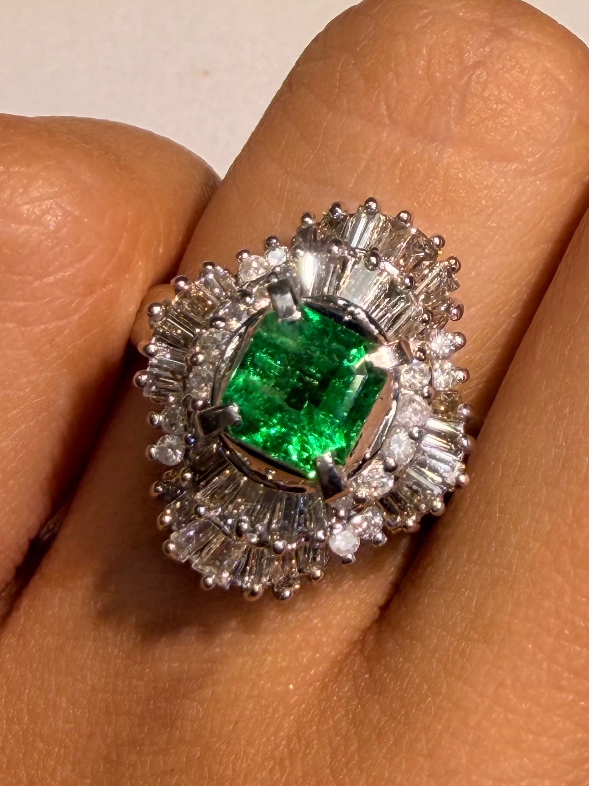 Luxury Promise Emerald Ring in Pt900 / E0.79ct / D1.02ct (6us) 2707 JJC0526