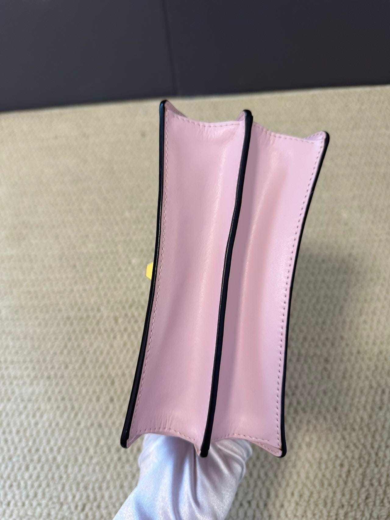Luxury Promise Fendi Kan I Small Light Pink Leather Shoulder Bag
