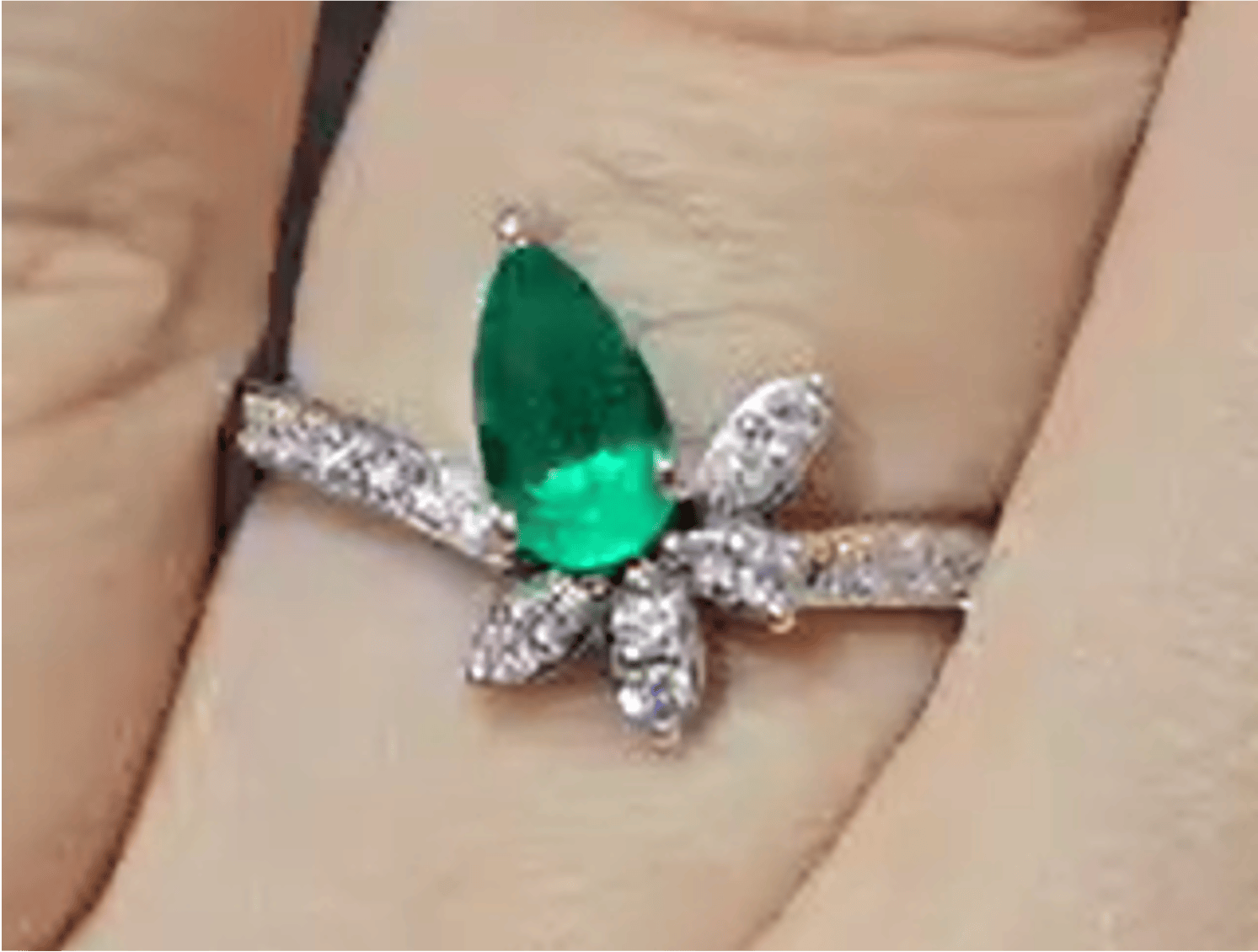 Luxury Promise 0.60ct Emerald Ring SYCB24