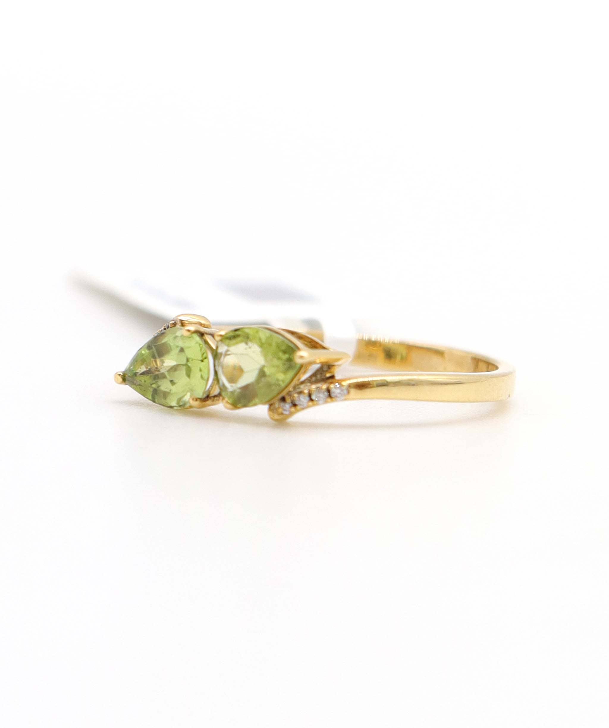 Luxury Promise 0.77ct Peridot Diamond Ring in 18K Yellow Gold DXBCS5076