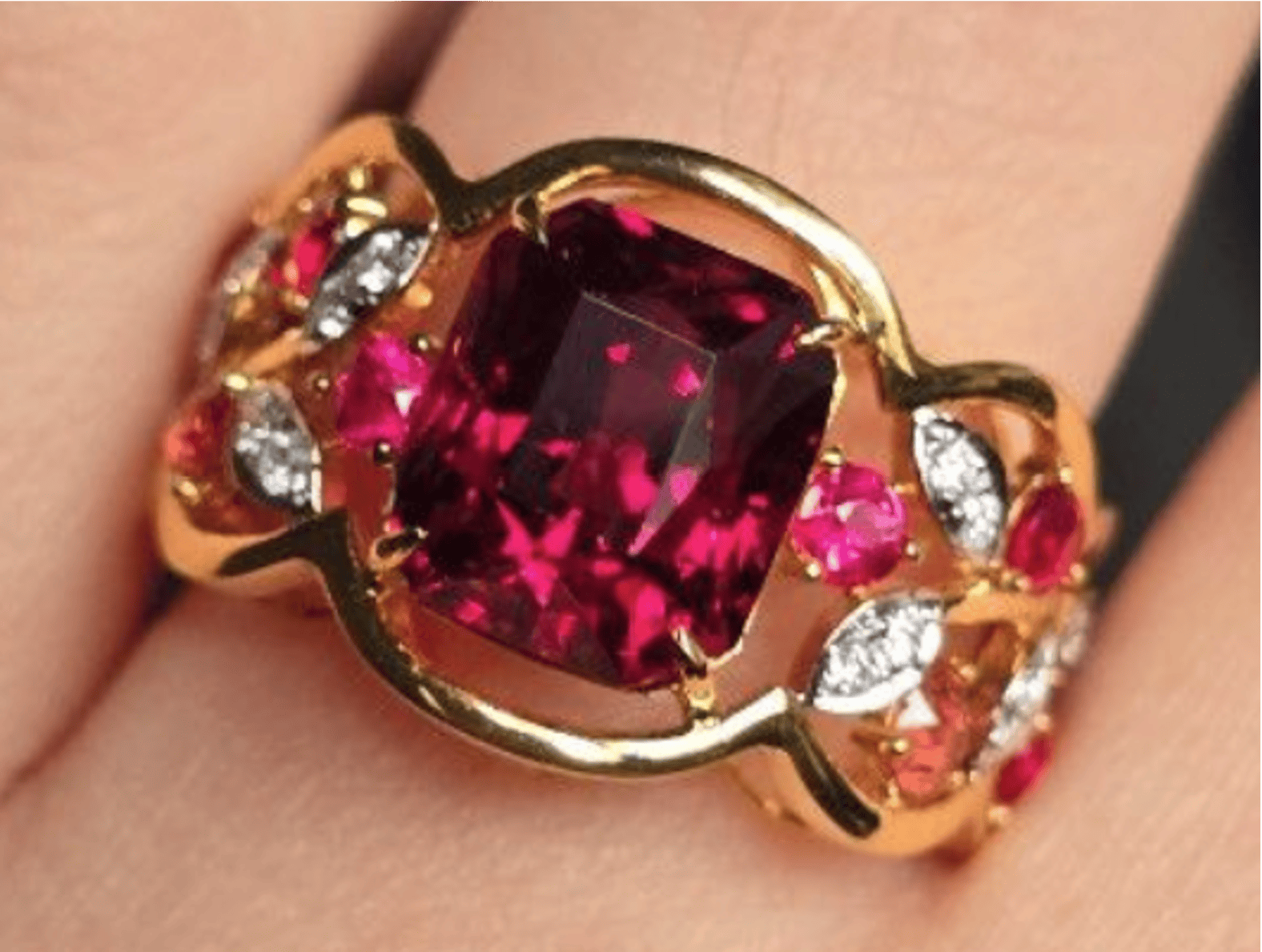 Luxury Promise 4.81ct Unheated Burma Spinel ring with natural diamonds in 18K gold SYCB13