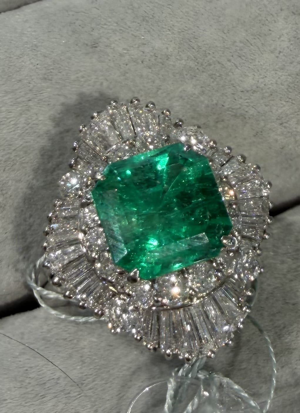 Luxury Promise COL Minor Emerald Diamond Ring in Pt900 / E3.78ct / D2.34ct 0032 JJC0958