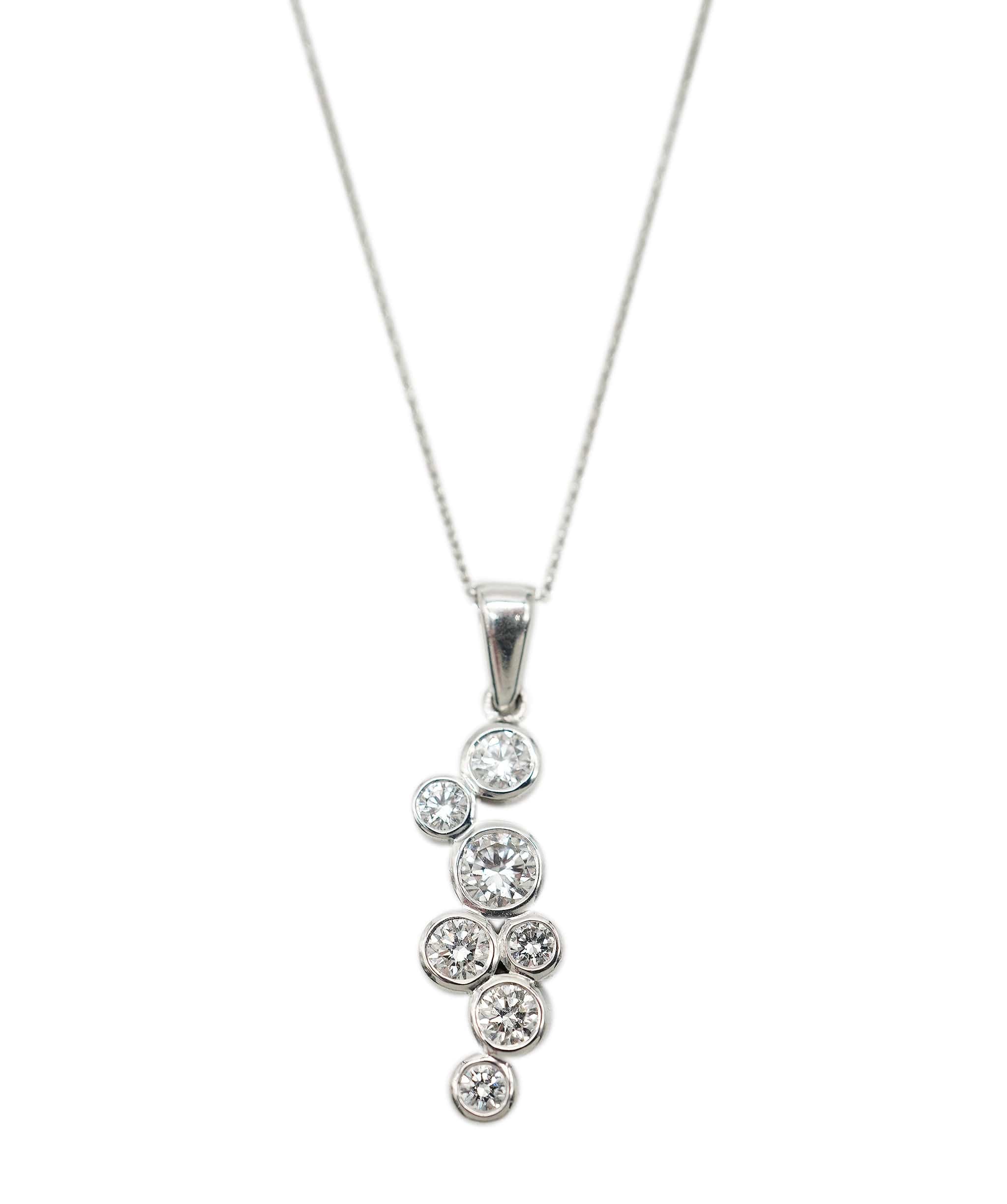 Luxury Promise Diamond bezel-set cluster pendant necklace AHC1485