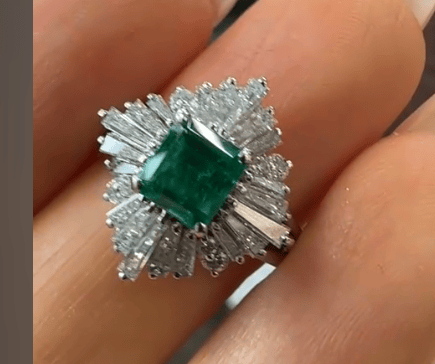 Luxury Promise PT900 Emerald Ring EM 0.82 DA 1.01 7.2g 26-22216-0