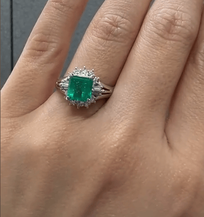 Luxury Promise PT900 Min. Int. Green Emerald RING AE7224