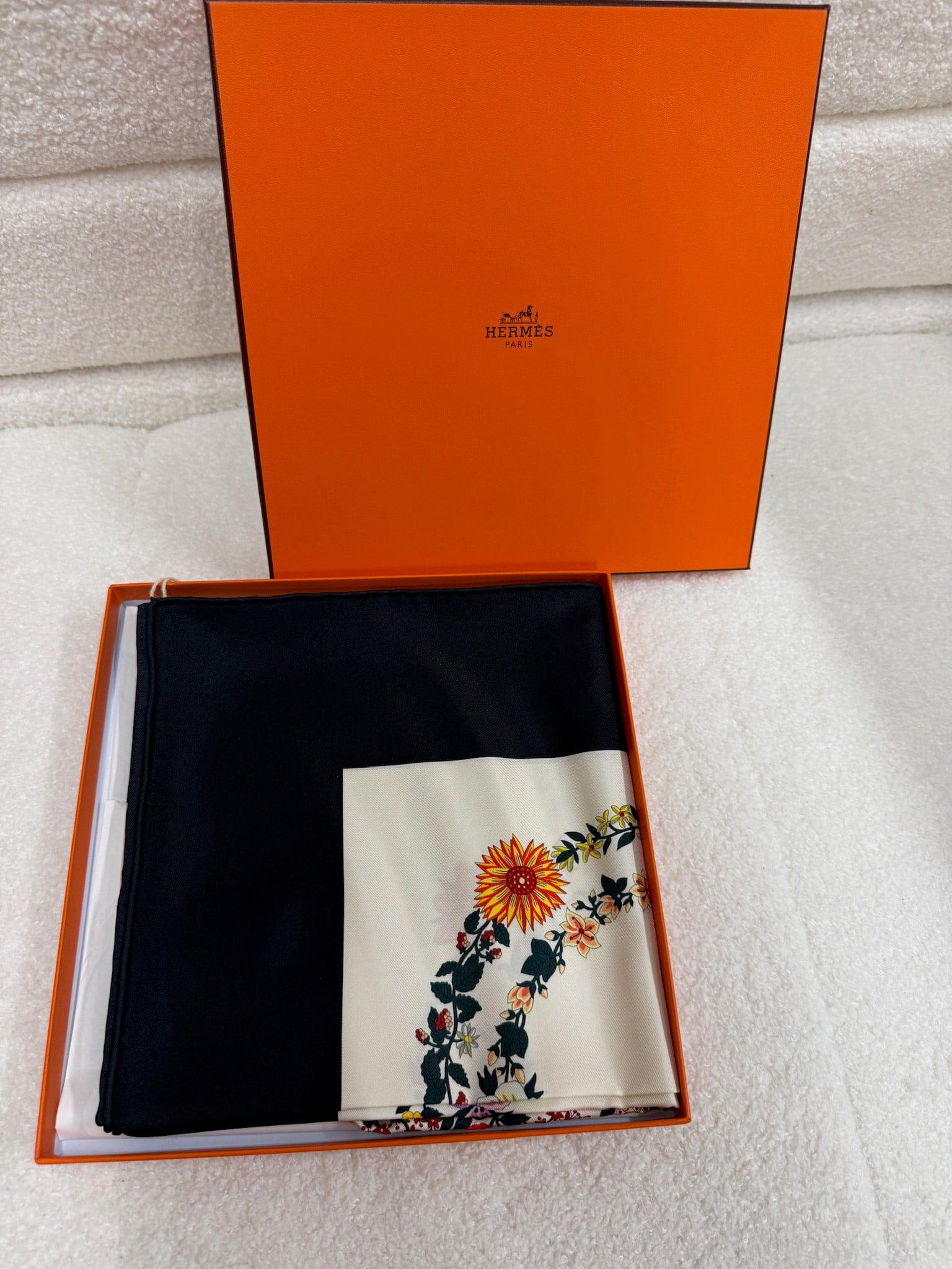 LUXURY PROMISE Hermès "Brides de Gala en Fleurs" 90cm Silk Scarf – Floral Equestrian Motif – 2025 Spring/Summer Collection