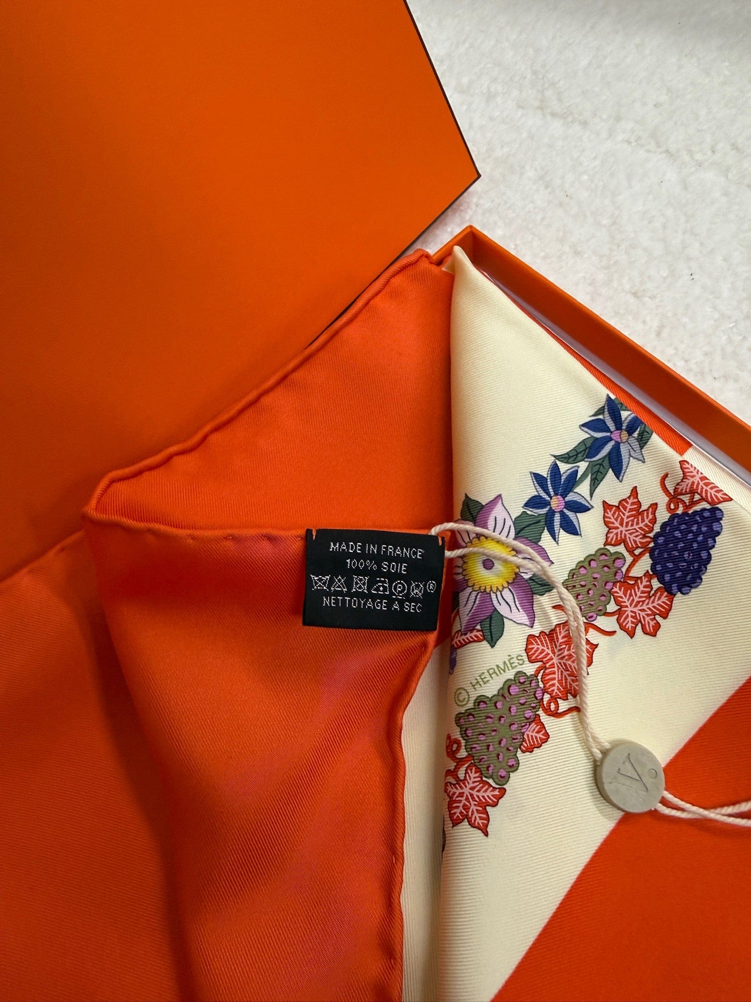 LUXURY PROMISE Hermès "Brides de Gala en Fleurs" 90cm Silk Scarf – Floral Equestrian Motif – 2025 Spring/Summer Collection