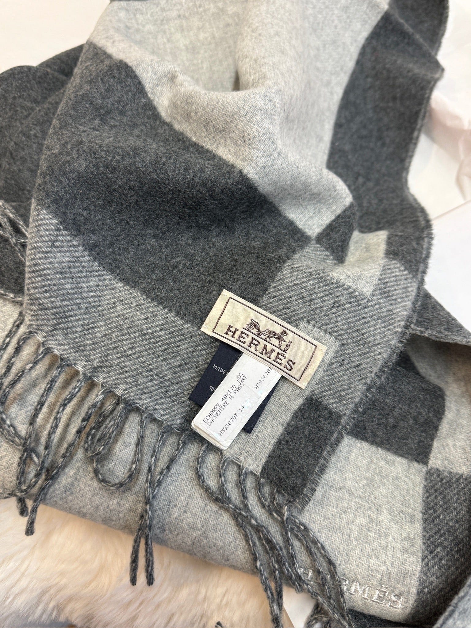LUXURY PROMISE Hermès Cashmere Scarf – Grey Check Pattern