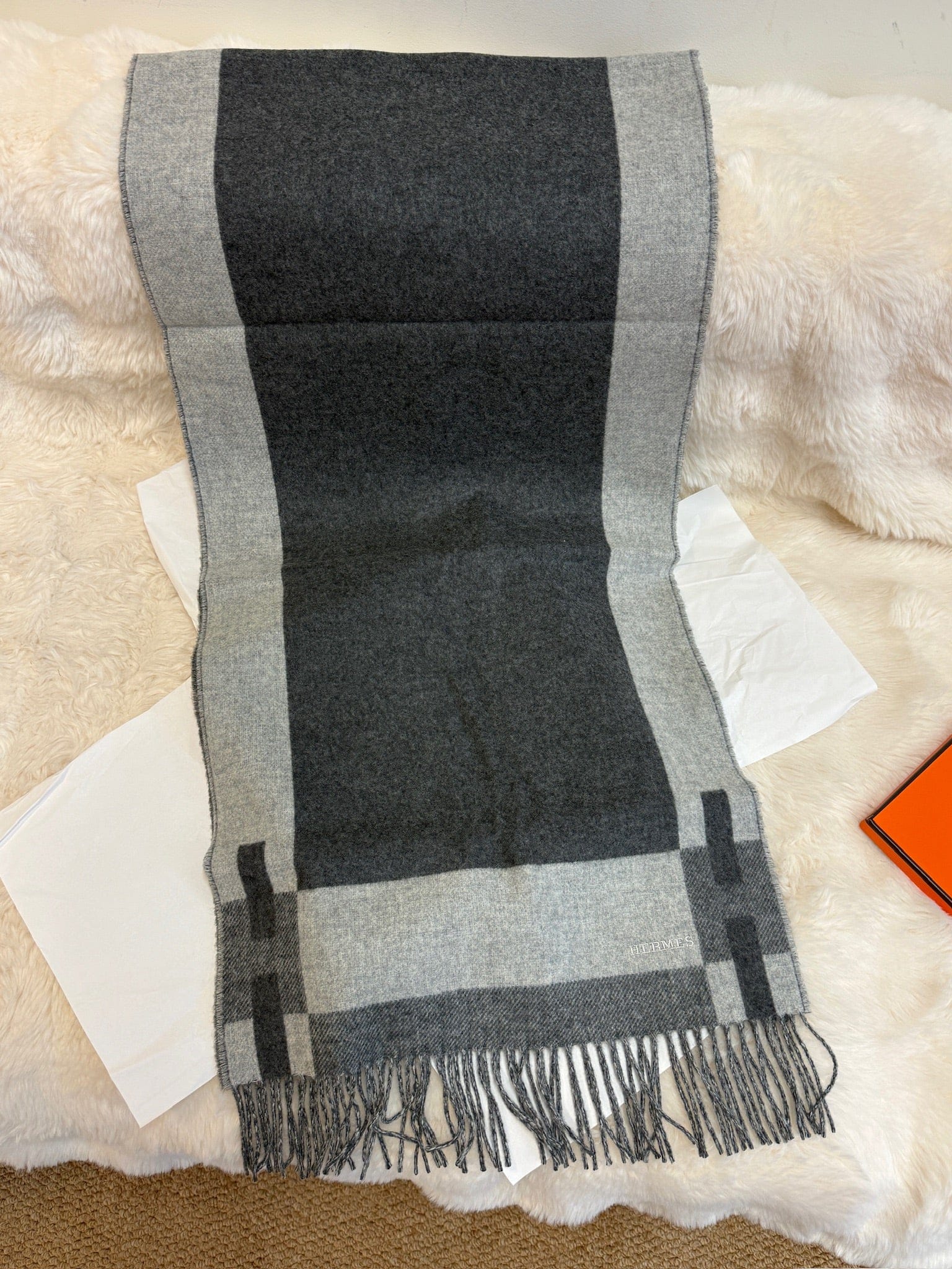 LUXURY PROMISE Hermès Cashmere Scarf – Grey Check Pattern