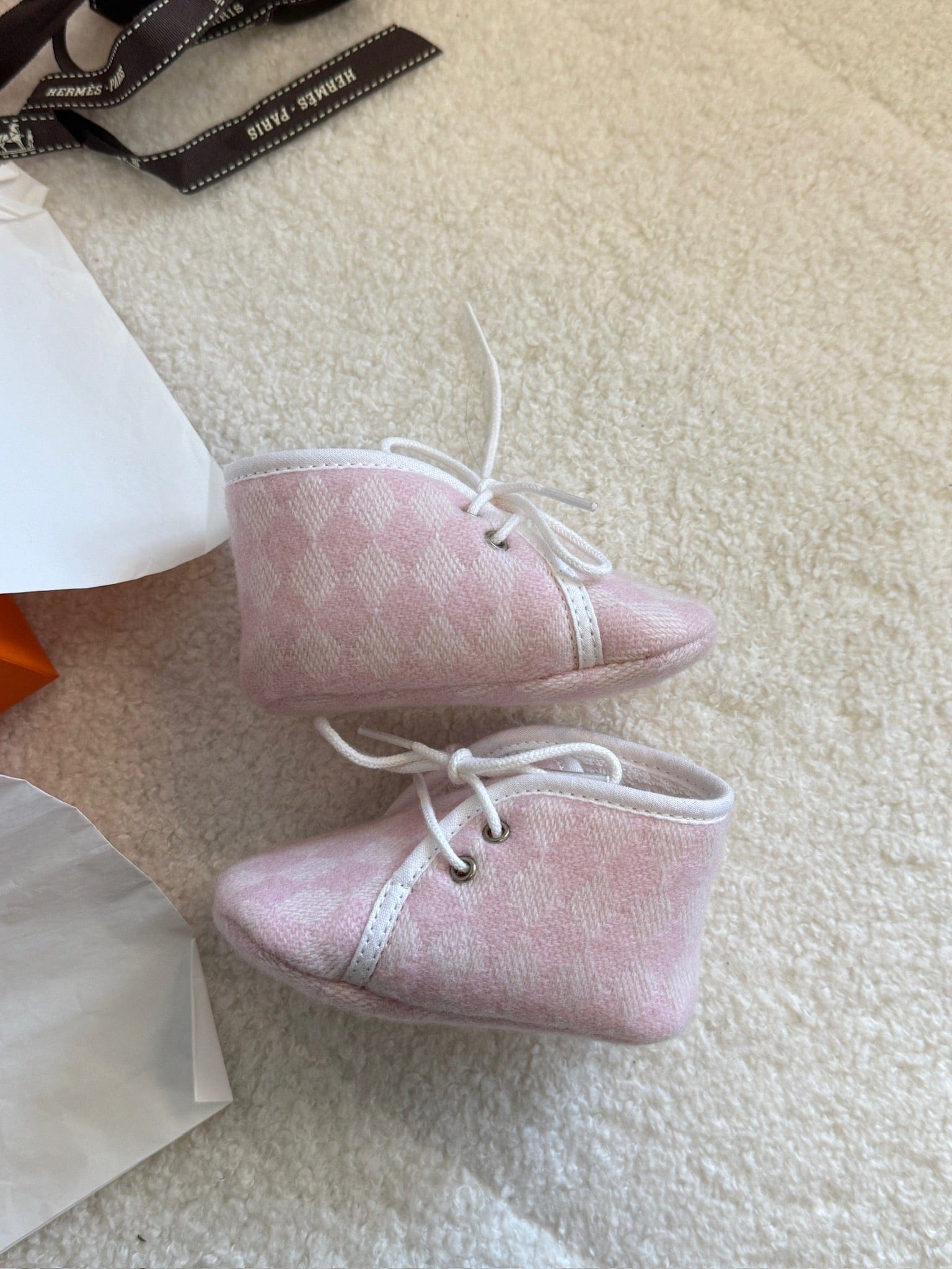 LUXURY PROMISE Hermès Cheval à Bascule Paf Baby Soft Sole Shoes | Pink Cotton & White Laces