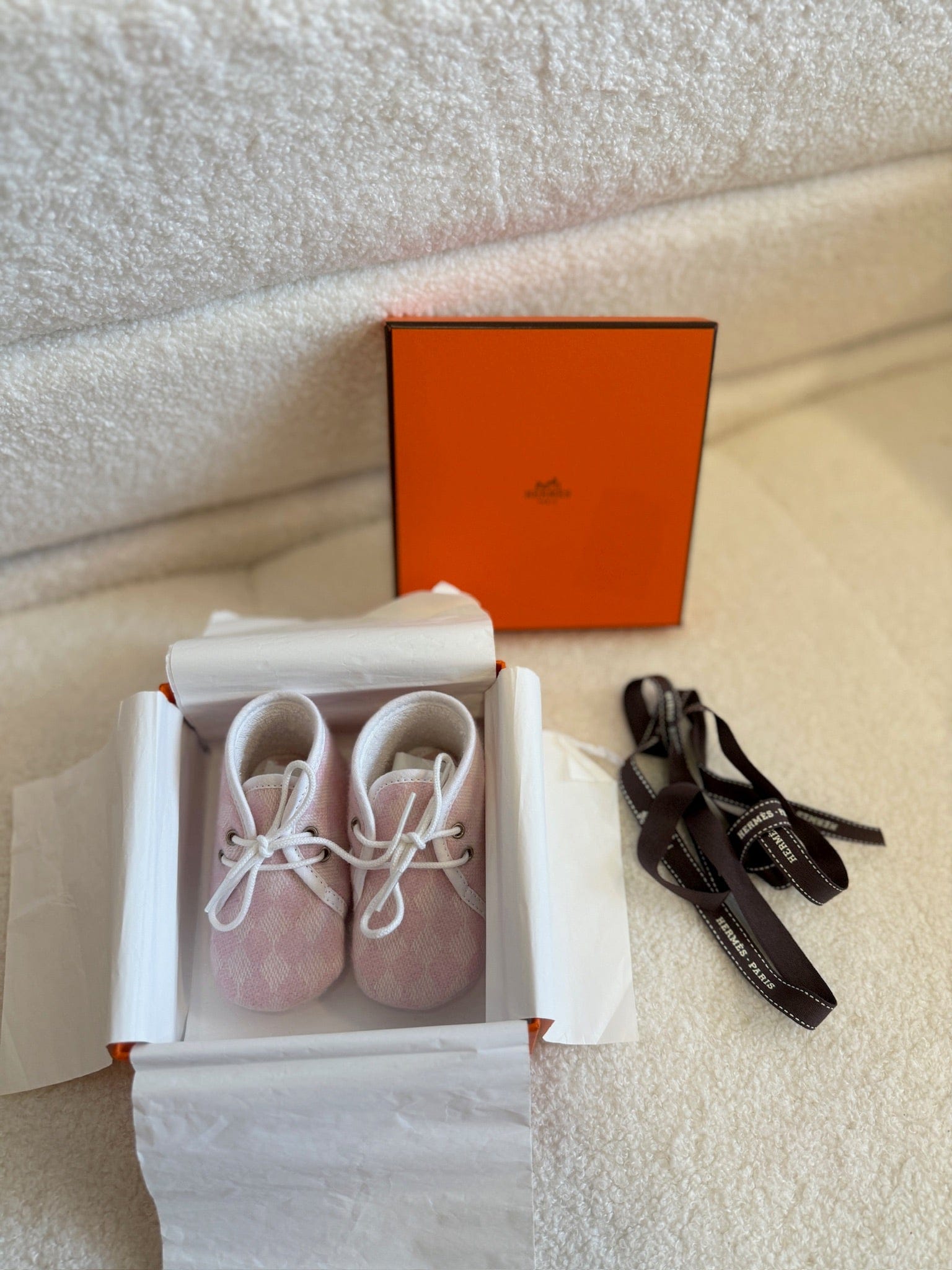 LUXURY PROMISE Hermès Cheval à Bascule Paf Baby Soft Sole Shoes | Pink Cotton & White Laces