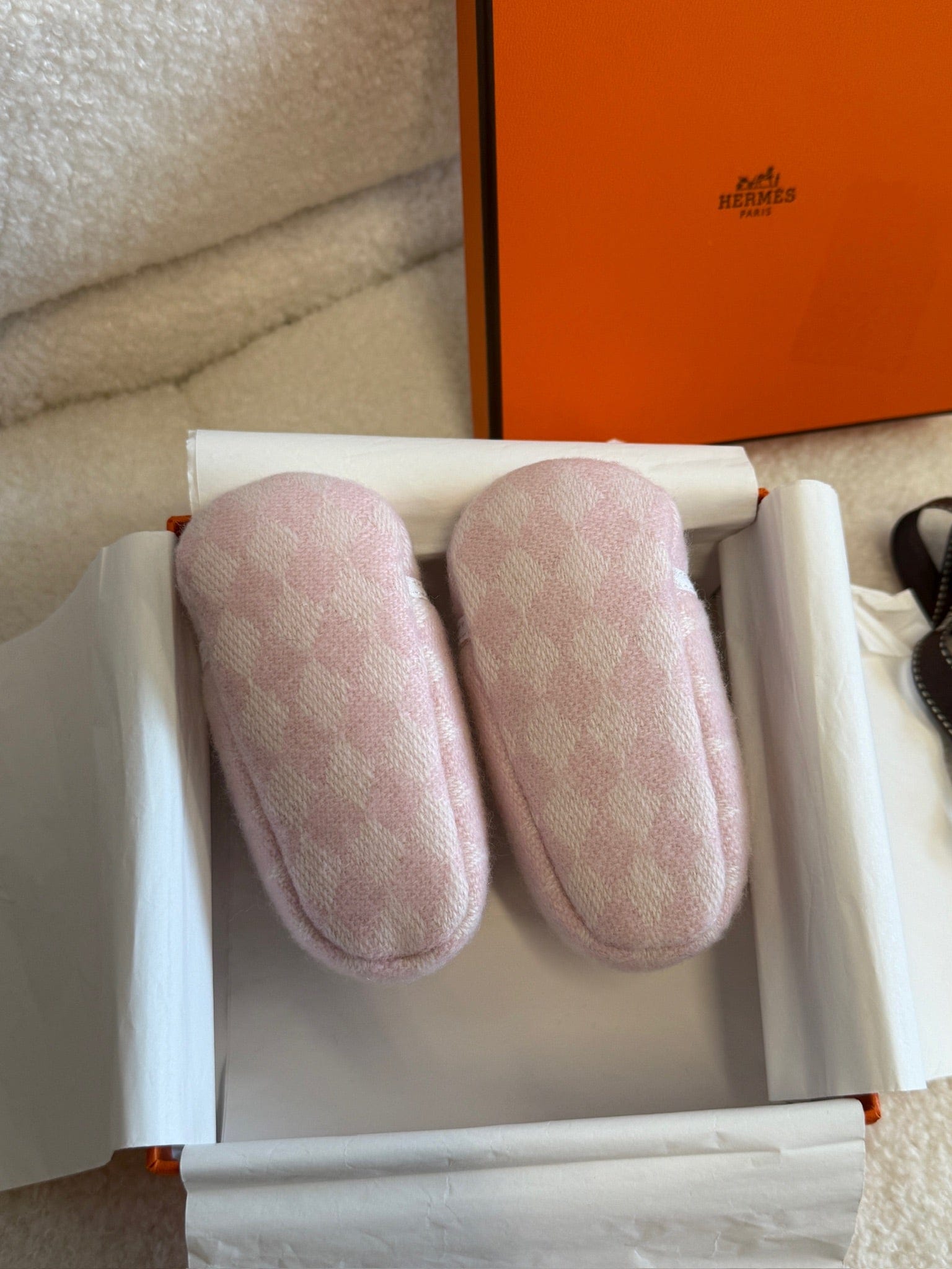LUXURY PROMISE Hermès Cheval à Bascule Paf Baby Soft Sole Shoes | Pink Cotton & White Laces