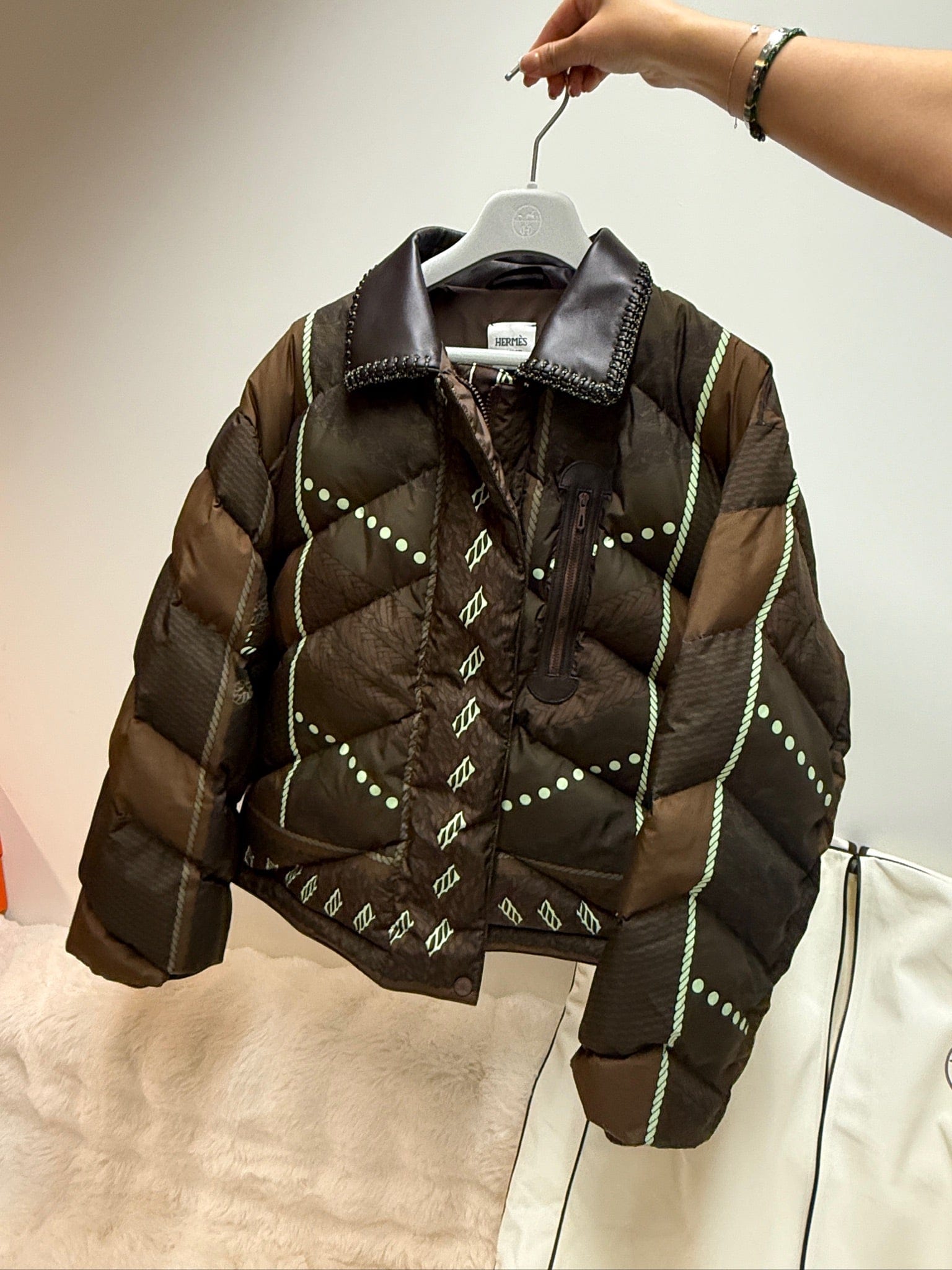 LUXURY PROMISE Hermès "Dressage Tressage" mixed leather short puffer coat
