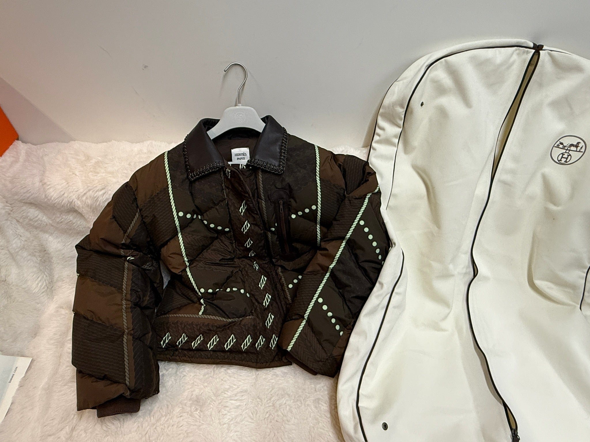LUXURY PROMISE Hermès "Dressage Tressage" mixed leather short puffer coat