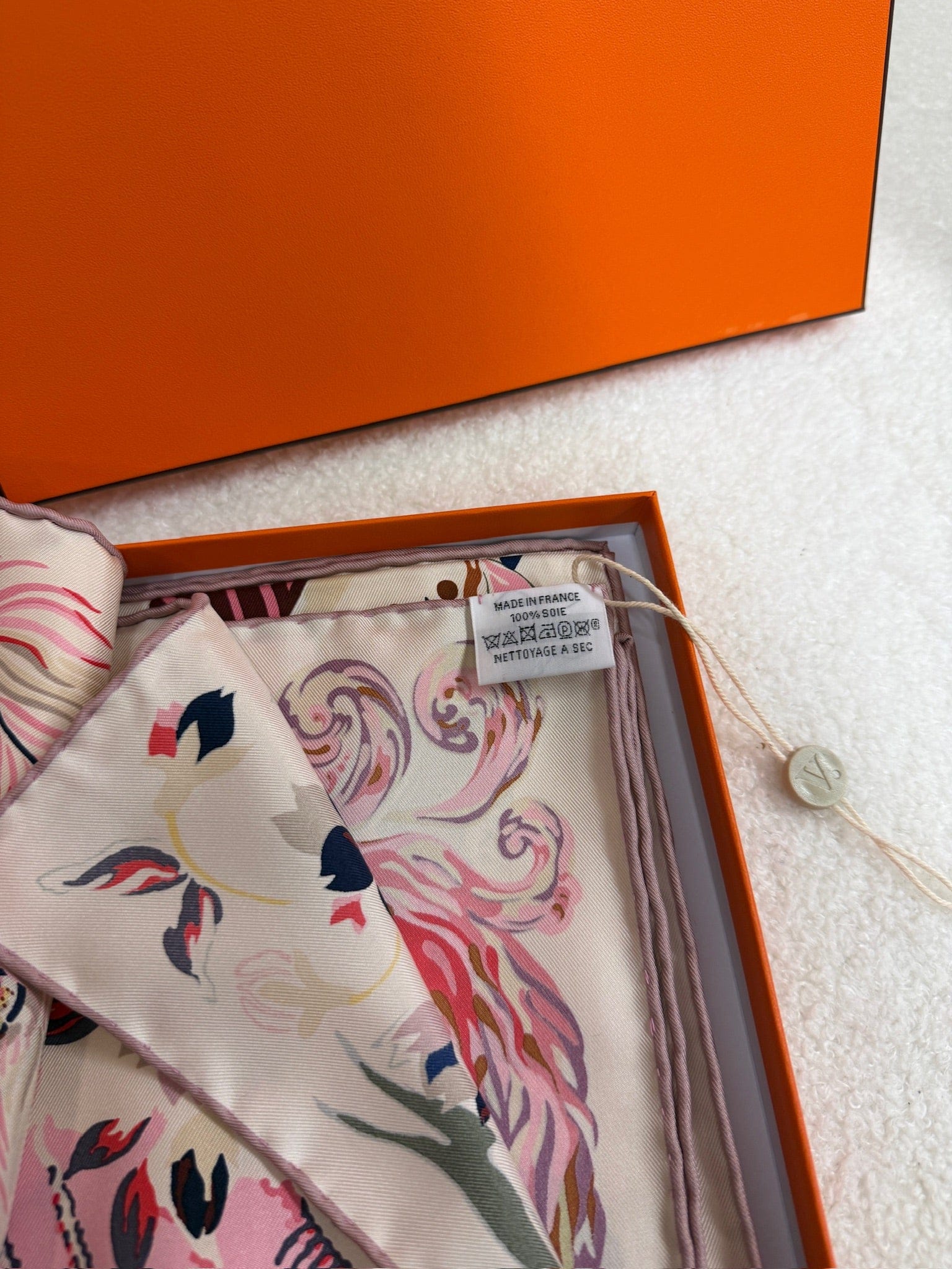 LUXURY PROMISE Hermès "Émile's Fantastic Night" 90cm Silk Scarf – Whimsical Animal & Fantasy Motif – 2025 Spring/Summer Collection