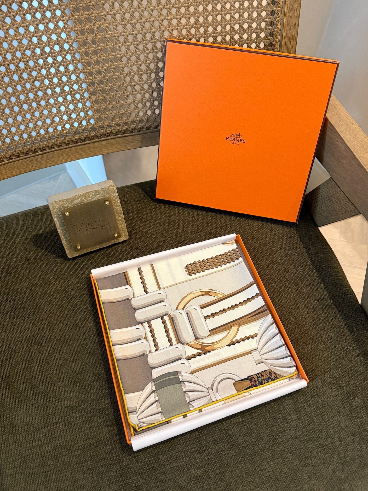 LUXURY PROMISE Hermès Flora Y Plata Silk Scarf 90cm