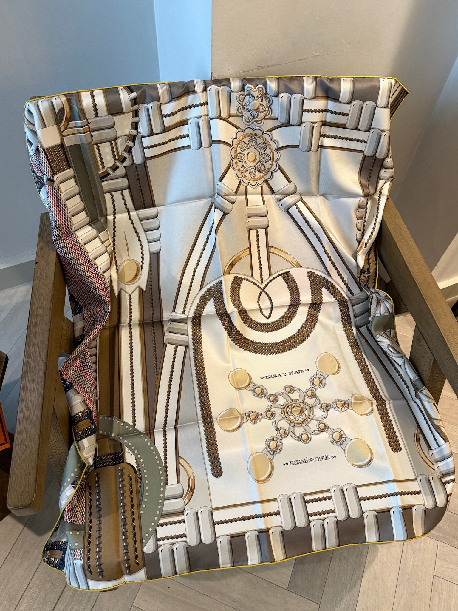 LUXURY PROMISE Hermès Flora Y Plata Silk Scarf 90cm