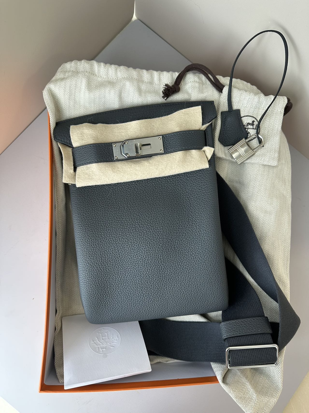 LUXURY PROMISE Hermès Hac a Dos PM Gris Misty Togo Leather Palladium Hardware (W Stamp)