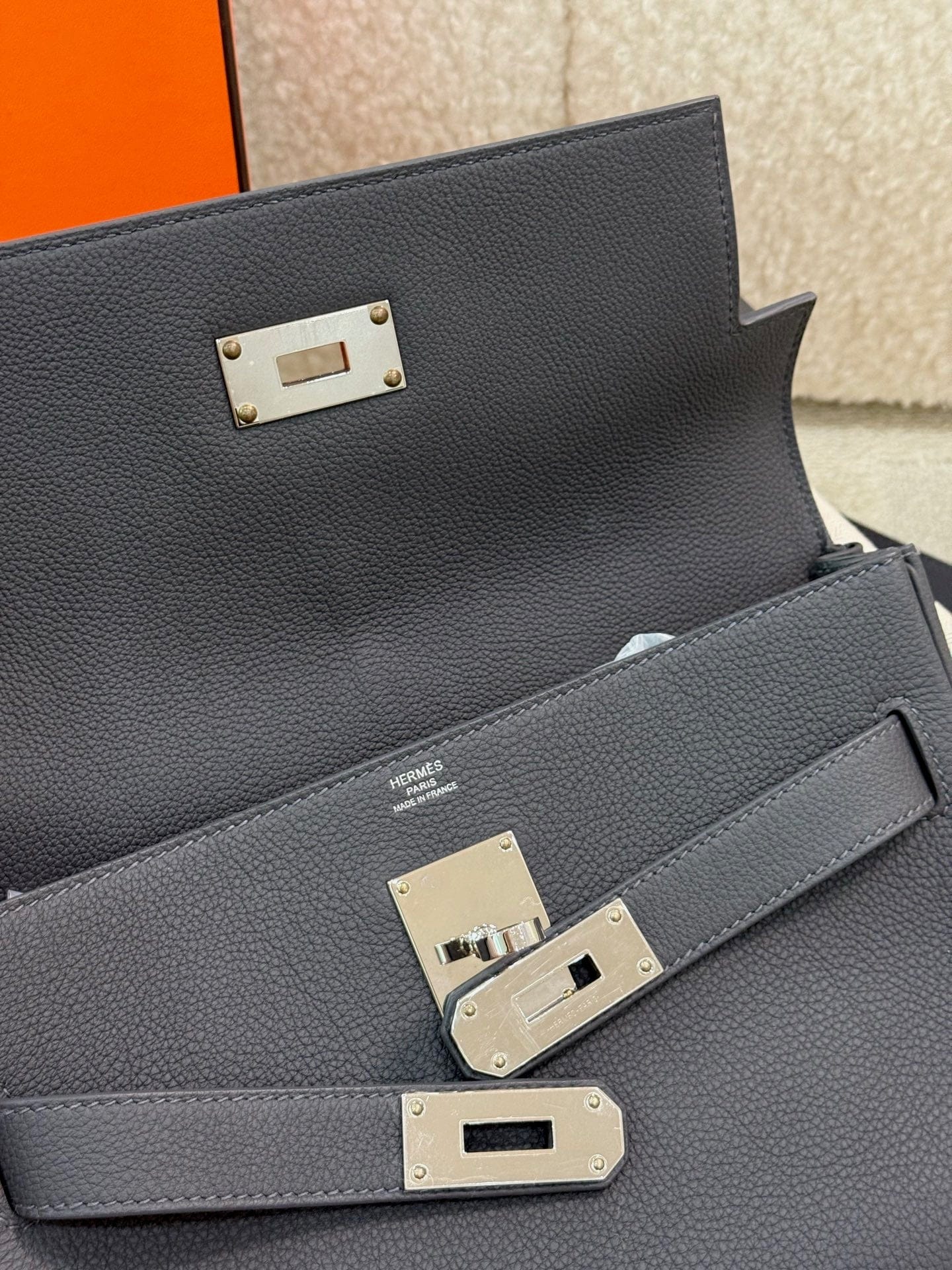 LUXURY PROMISE Hermès Kelly Messenger Adoris Togo Leather – Stamp K