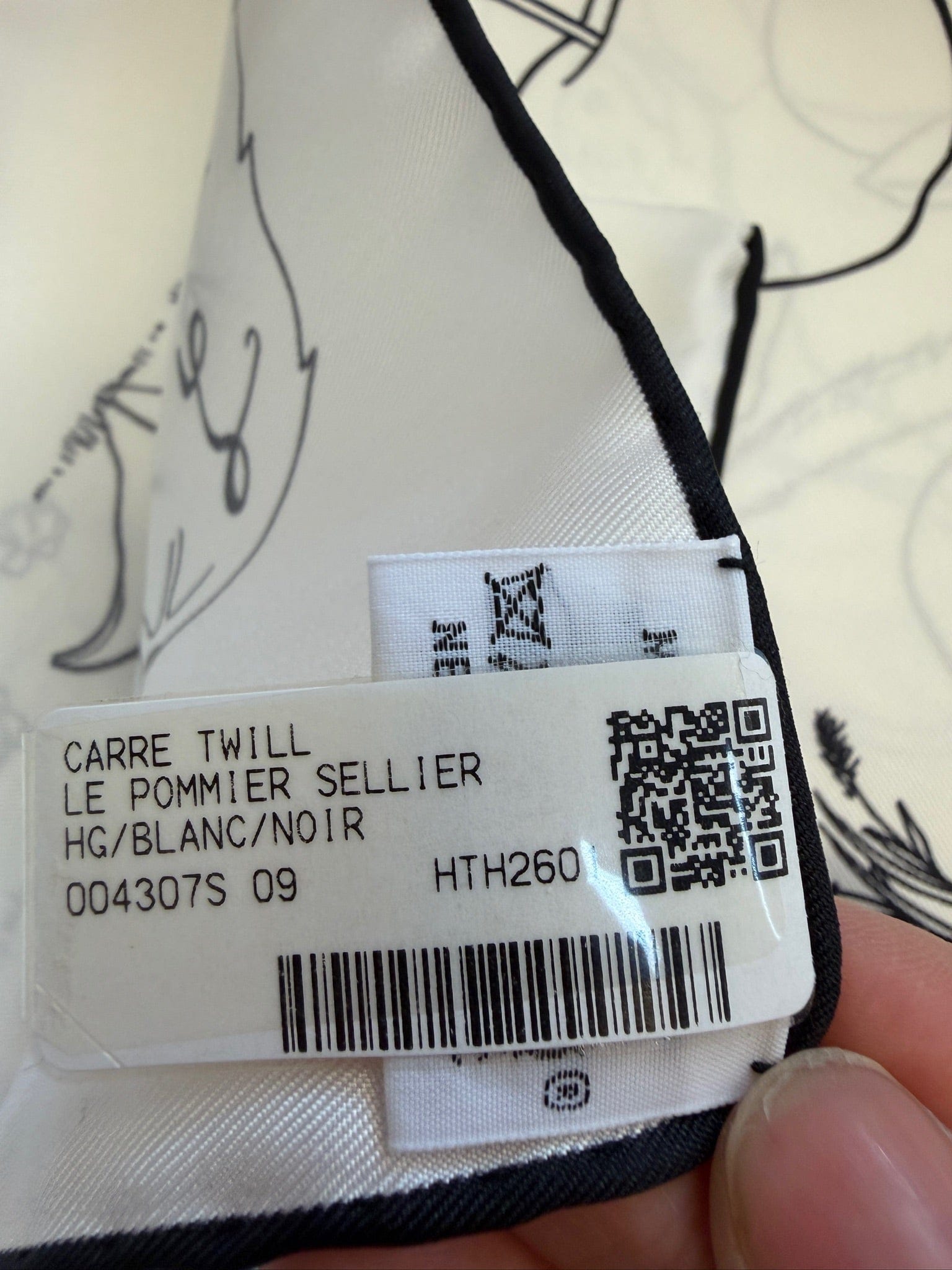 Luxury Promise Hermes Le Pommier Sellier scarf 90 blanc / noir
